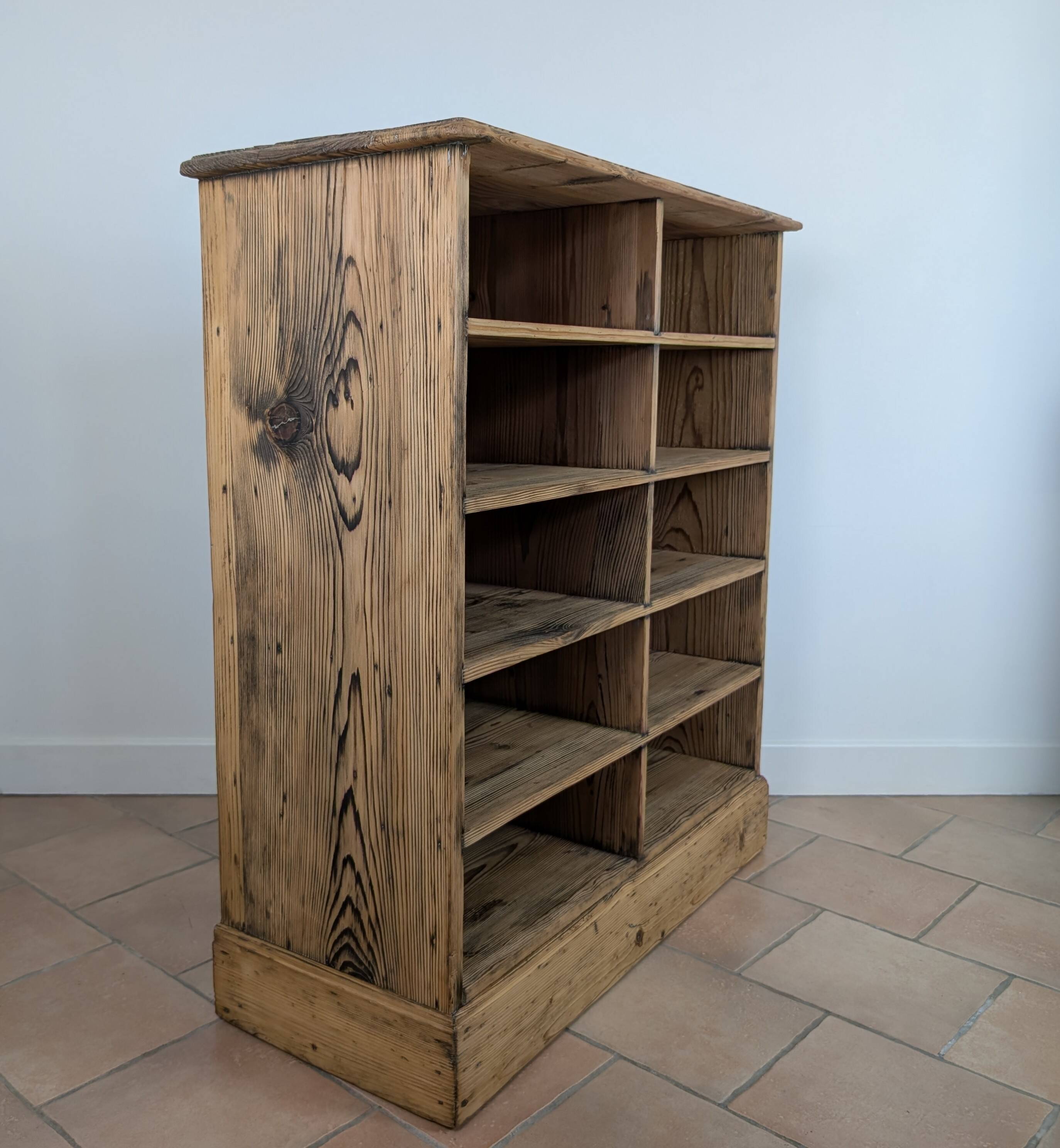 Workshop furniture with lockers