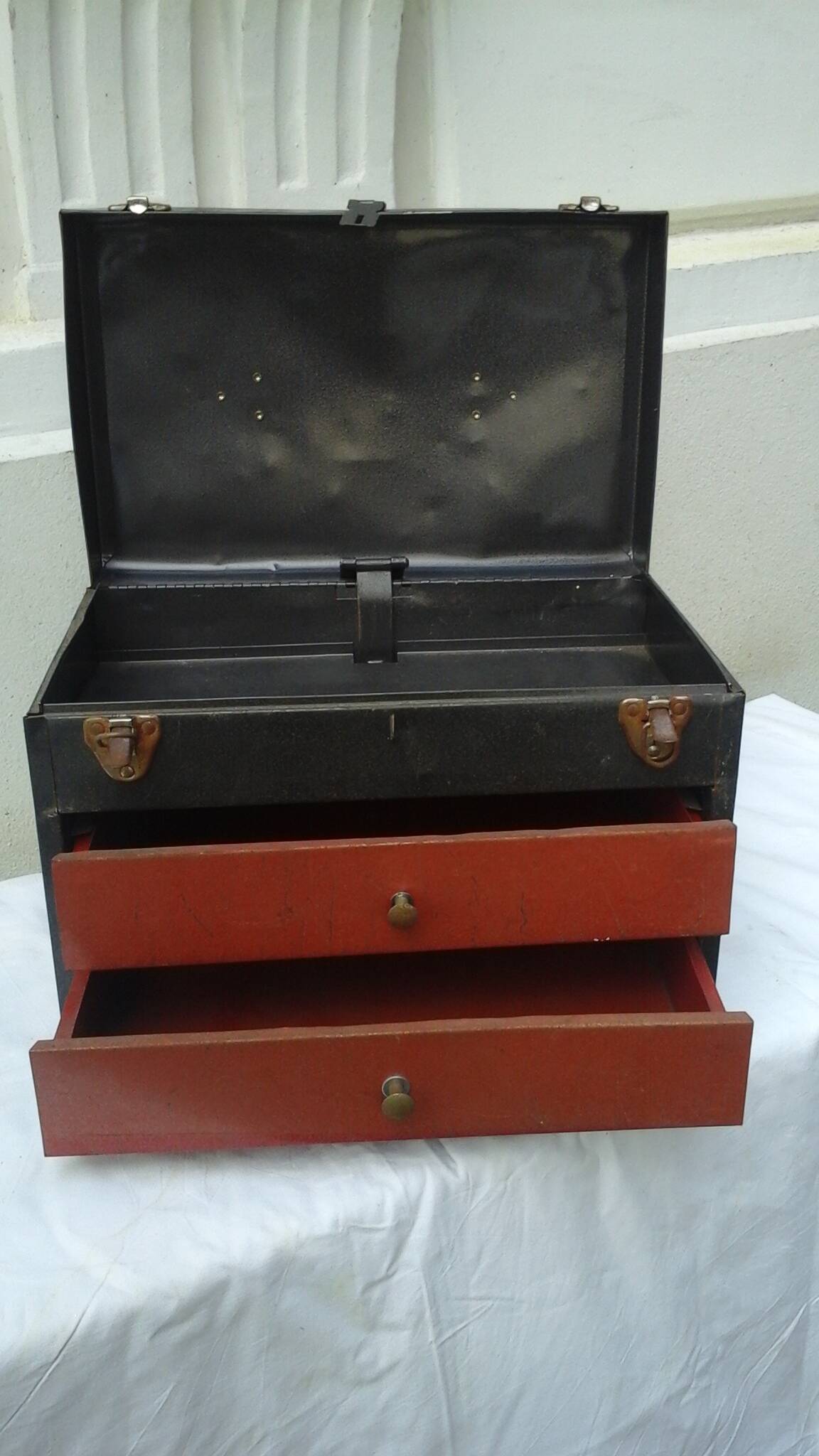 Ho metal storage case