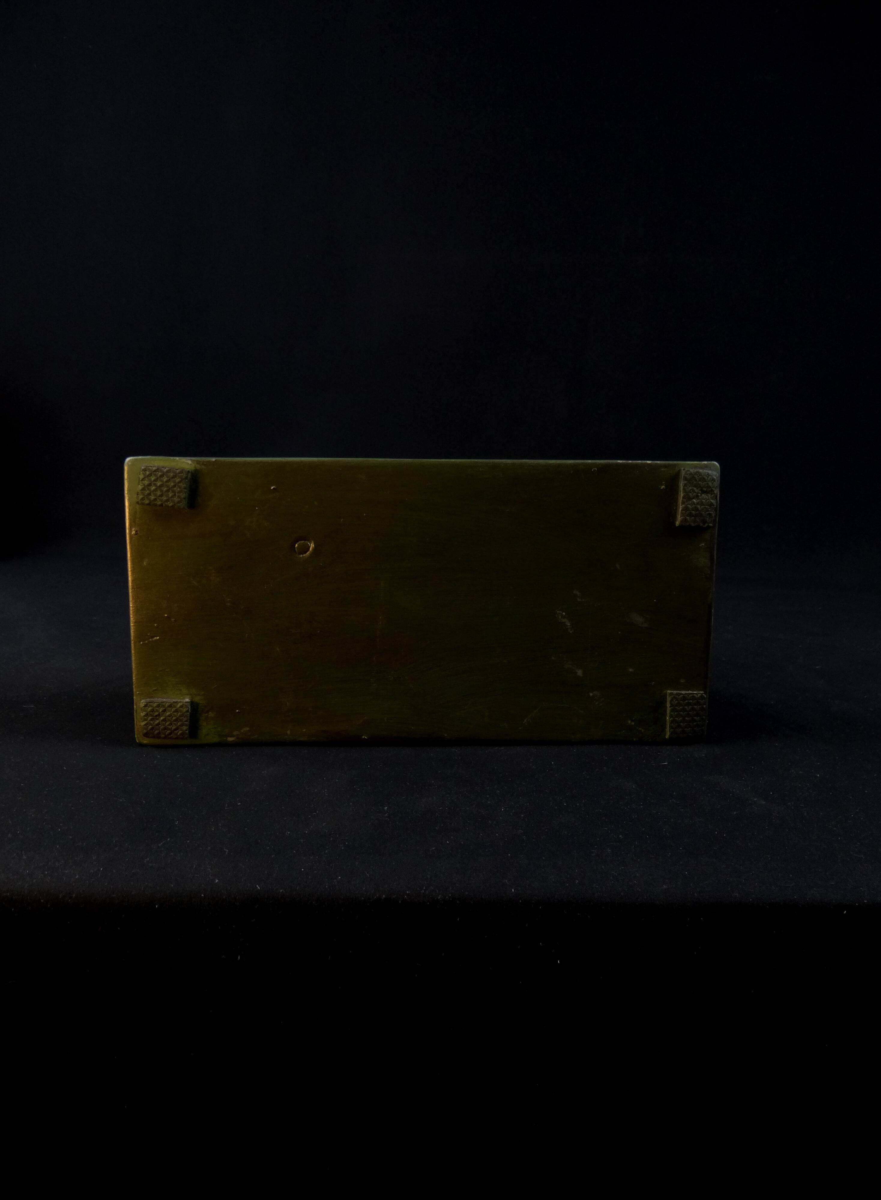 Modern sculpture of a nude woman in green ceramic, signed Carlos Nazareth