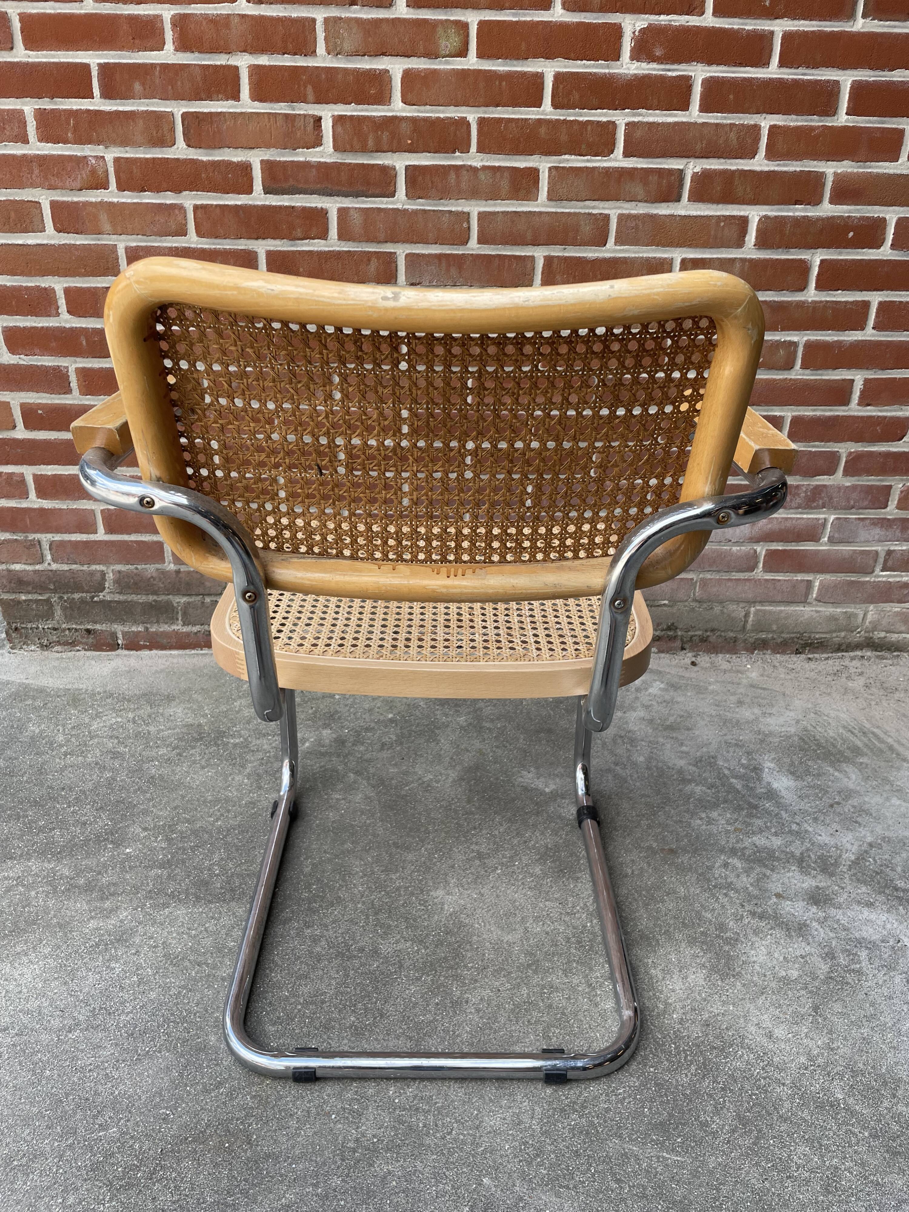 Cesca chair B64 with armrests by Marcel Breuer Design