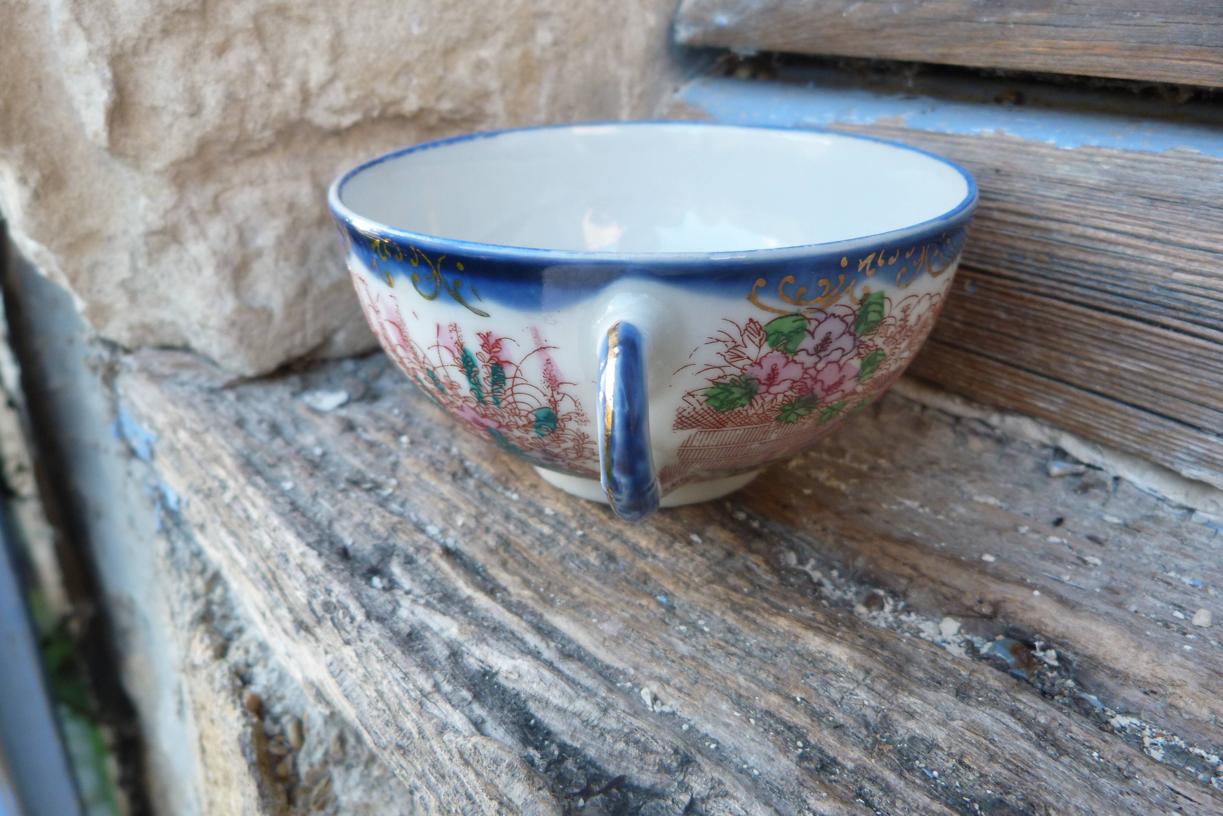 Former Japanese porcelain teacup Kutani Geisha