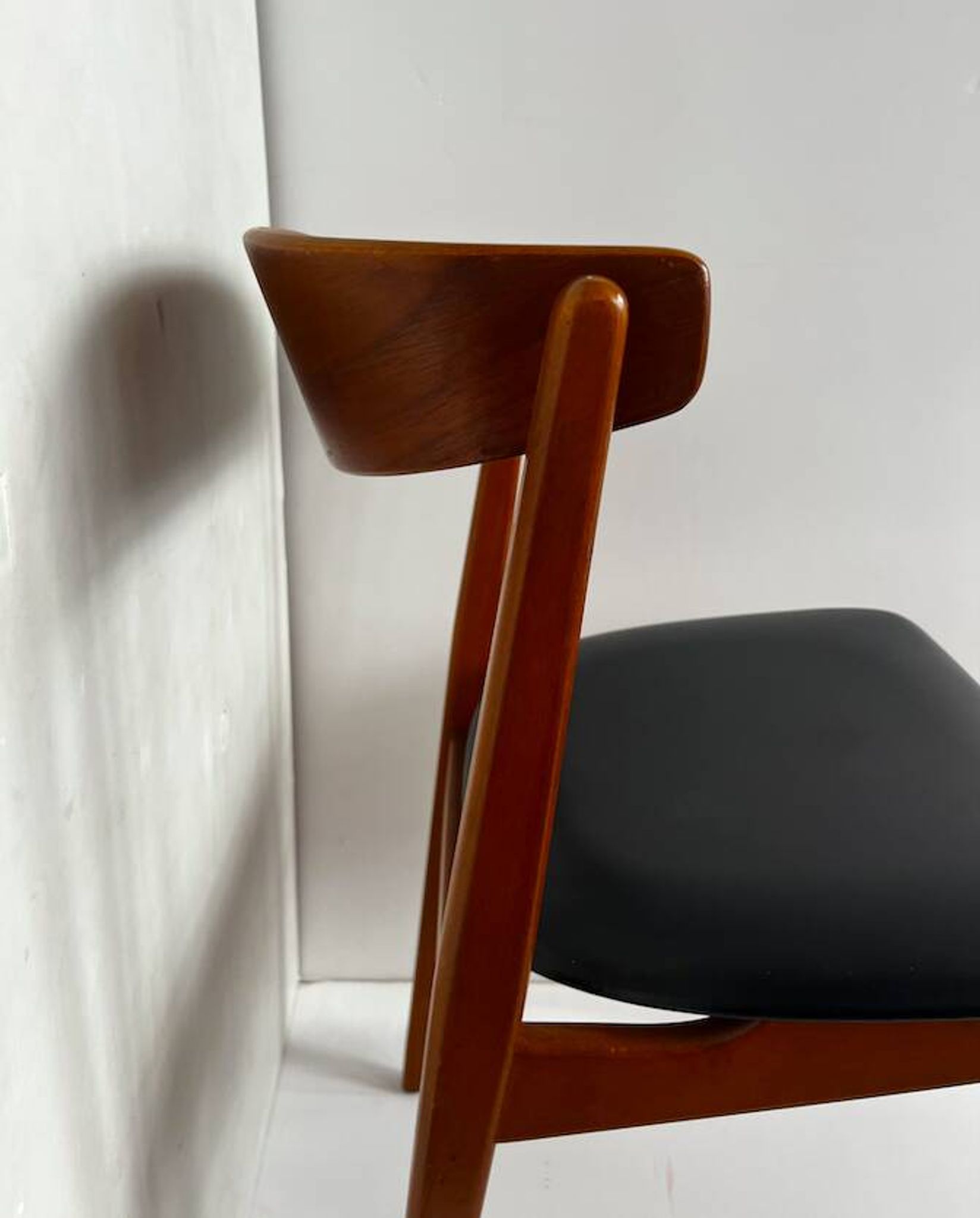 Dining table and its 4 chairs, Denmark, 1960