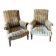Une paire de fauteuils en velours.
