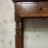 Wooden lady's desk says "happiness of the day"