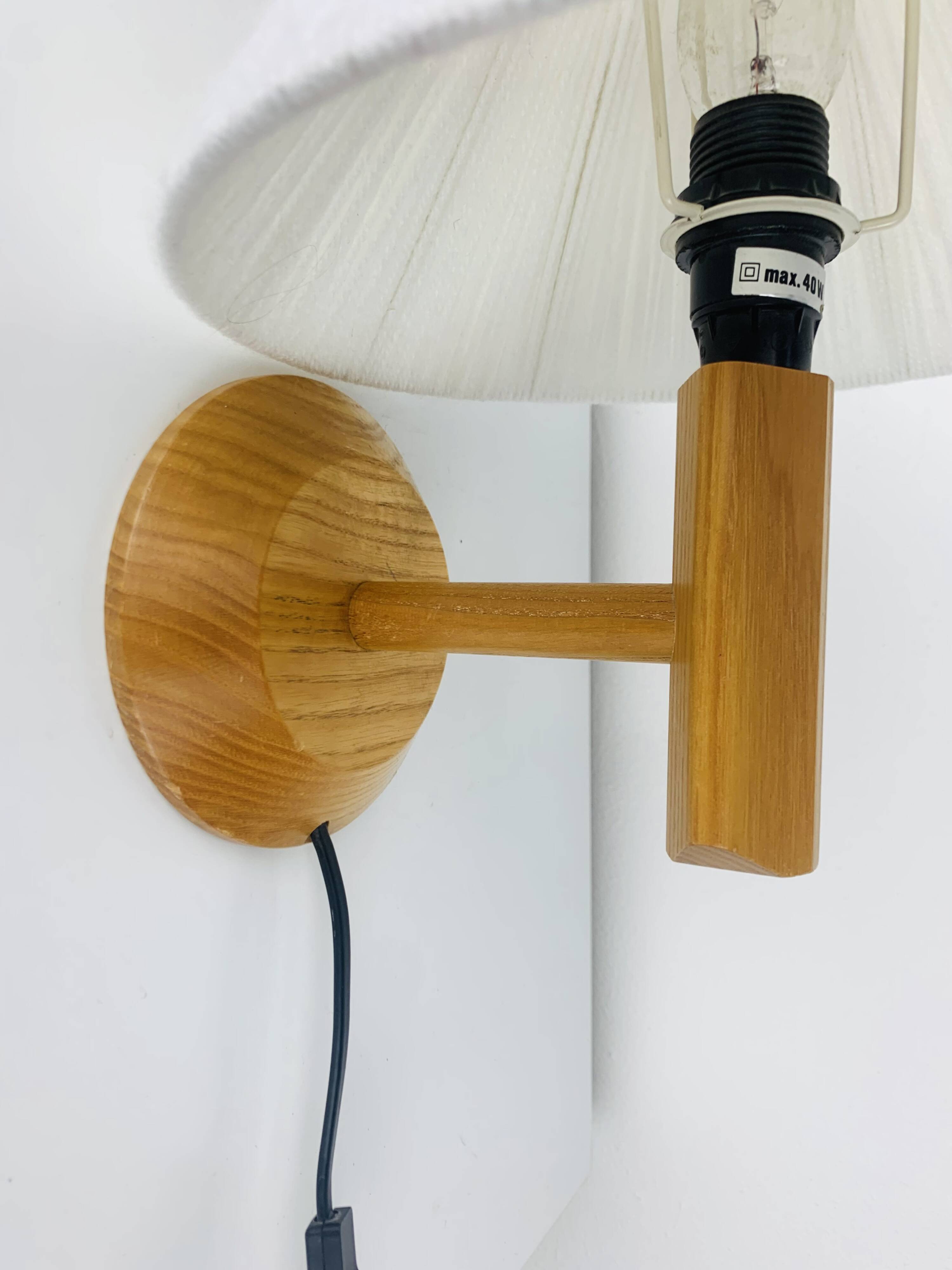 Vintage pine wall lamp and wool lampshade, 1960s