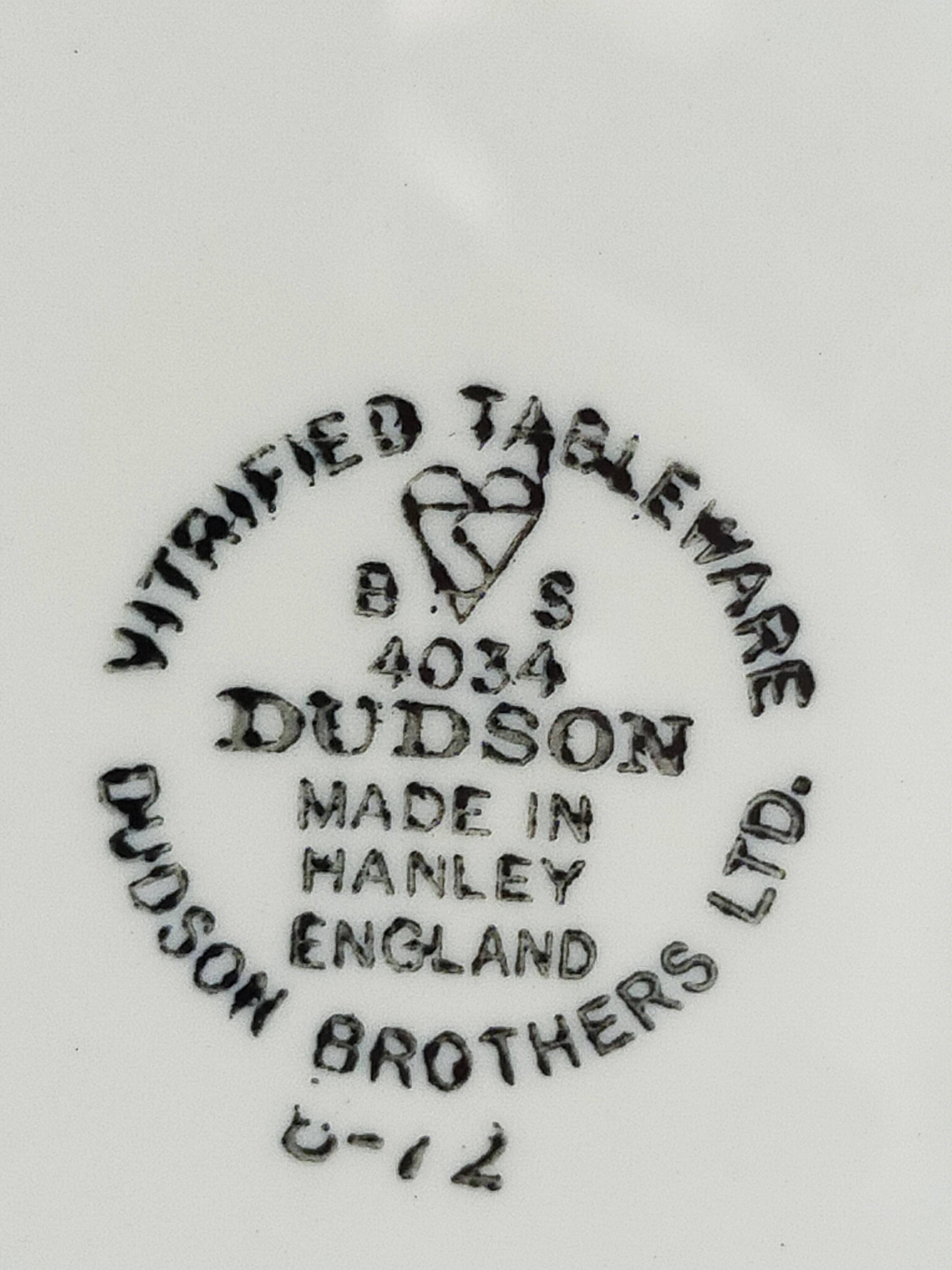 Six assiettes à dessert en porcelaine Anglaise DUDSON BROTHERS 70'