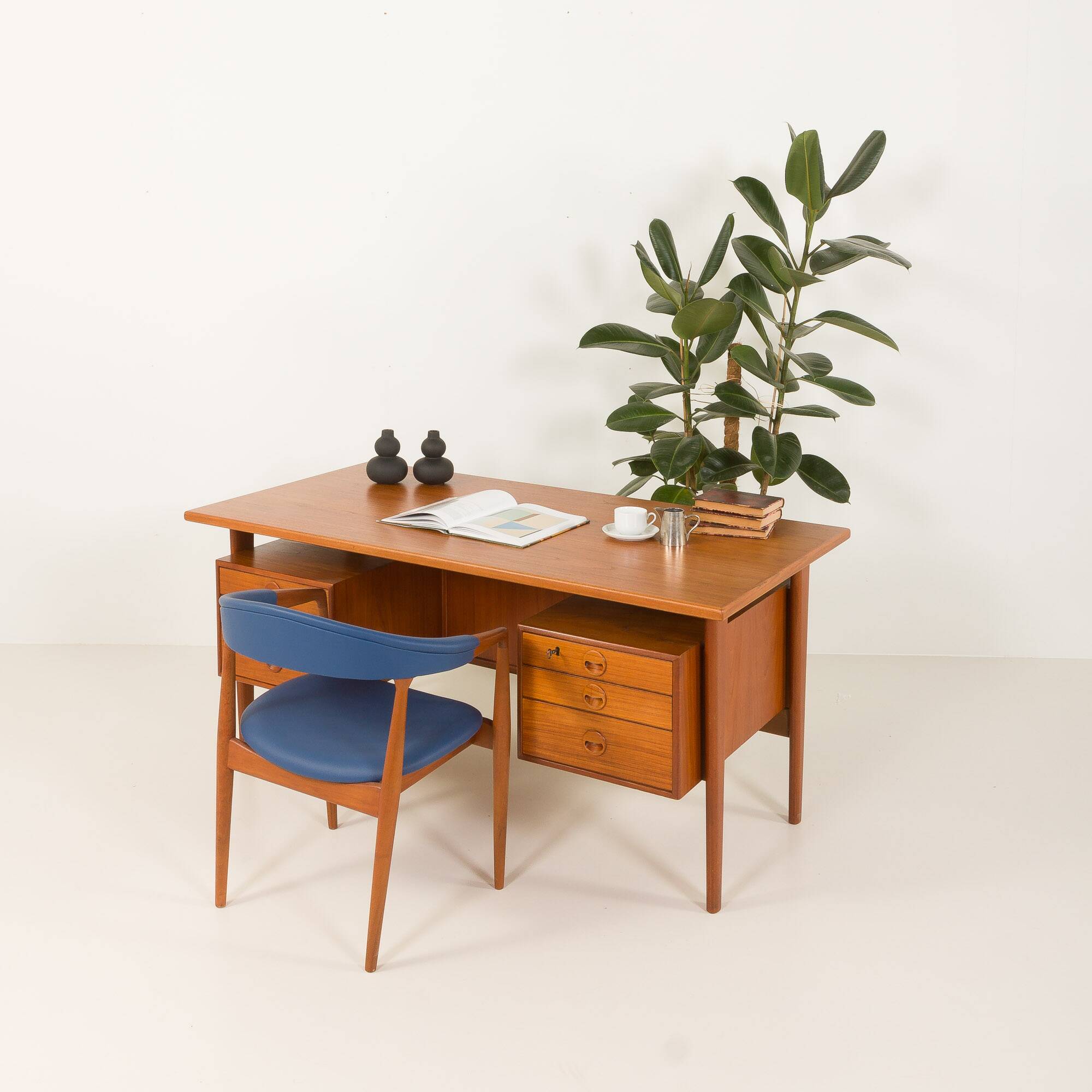 Bureau de direction danois en teck attribué à Kai Kristiansen, années 1960