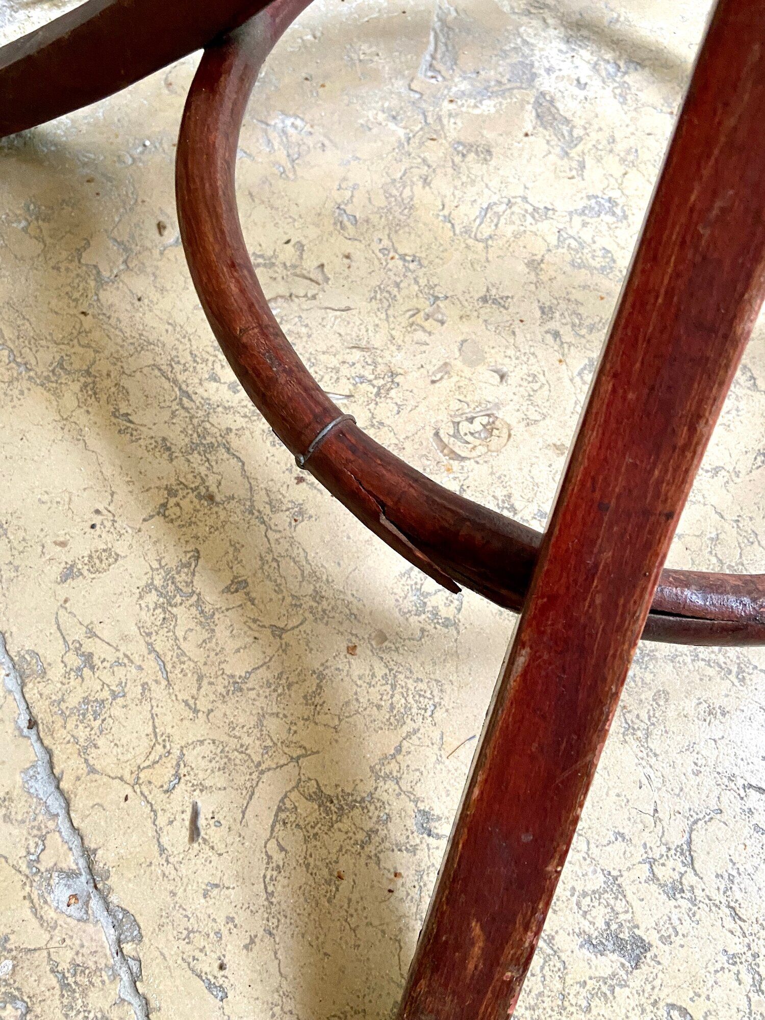 Parrot coat rack in arched beech