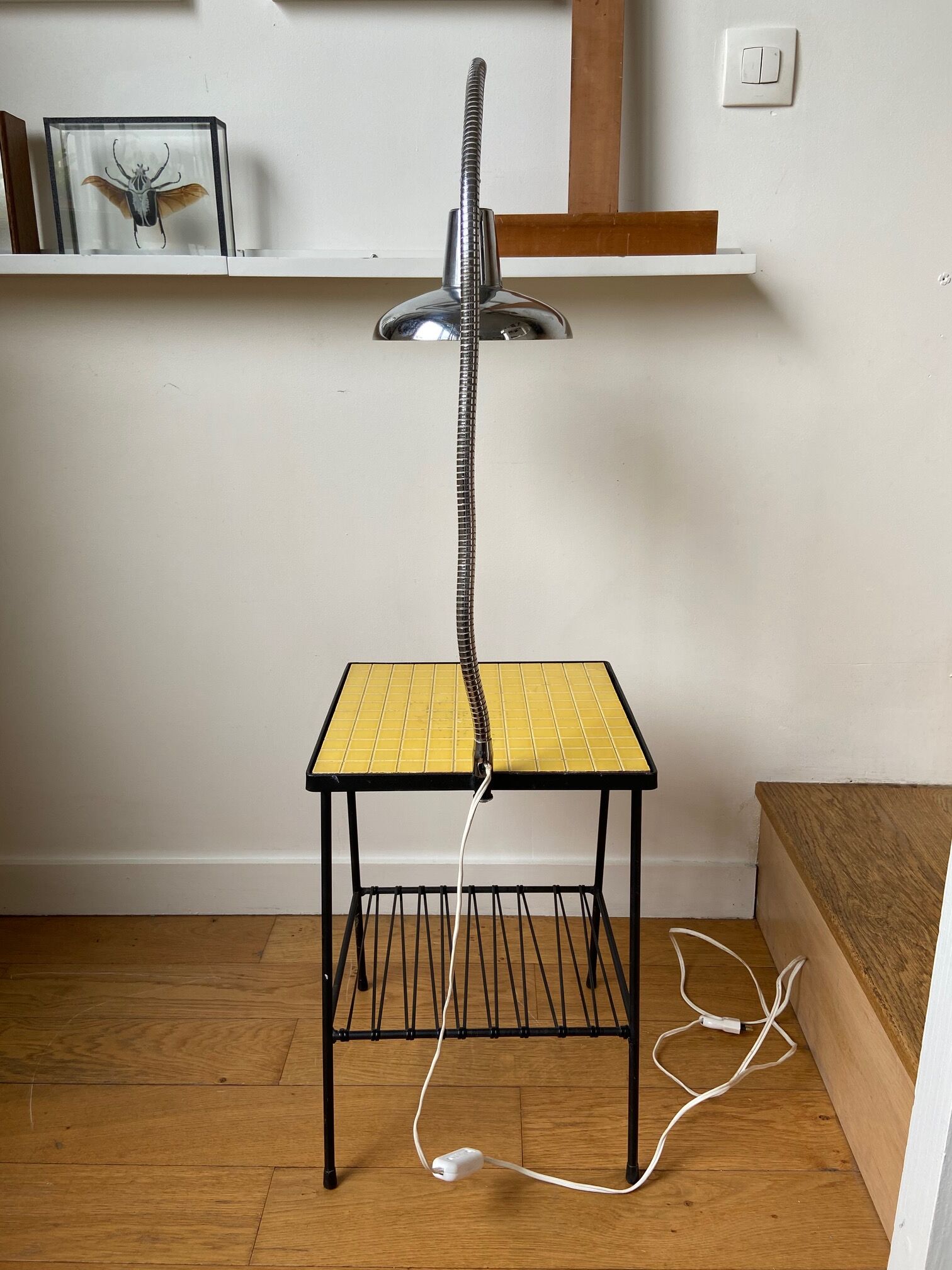 Metal bedside table, scoubidou and chrome lamp