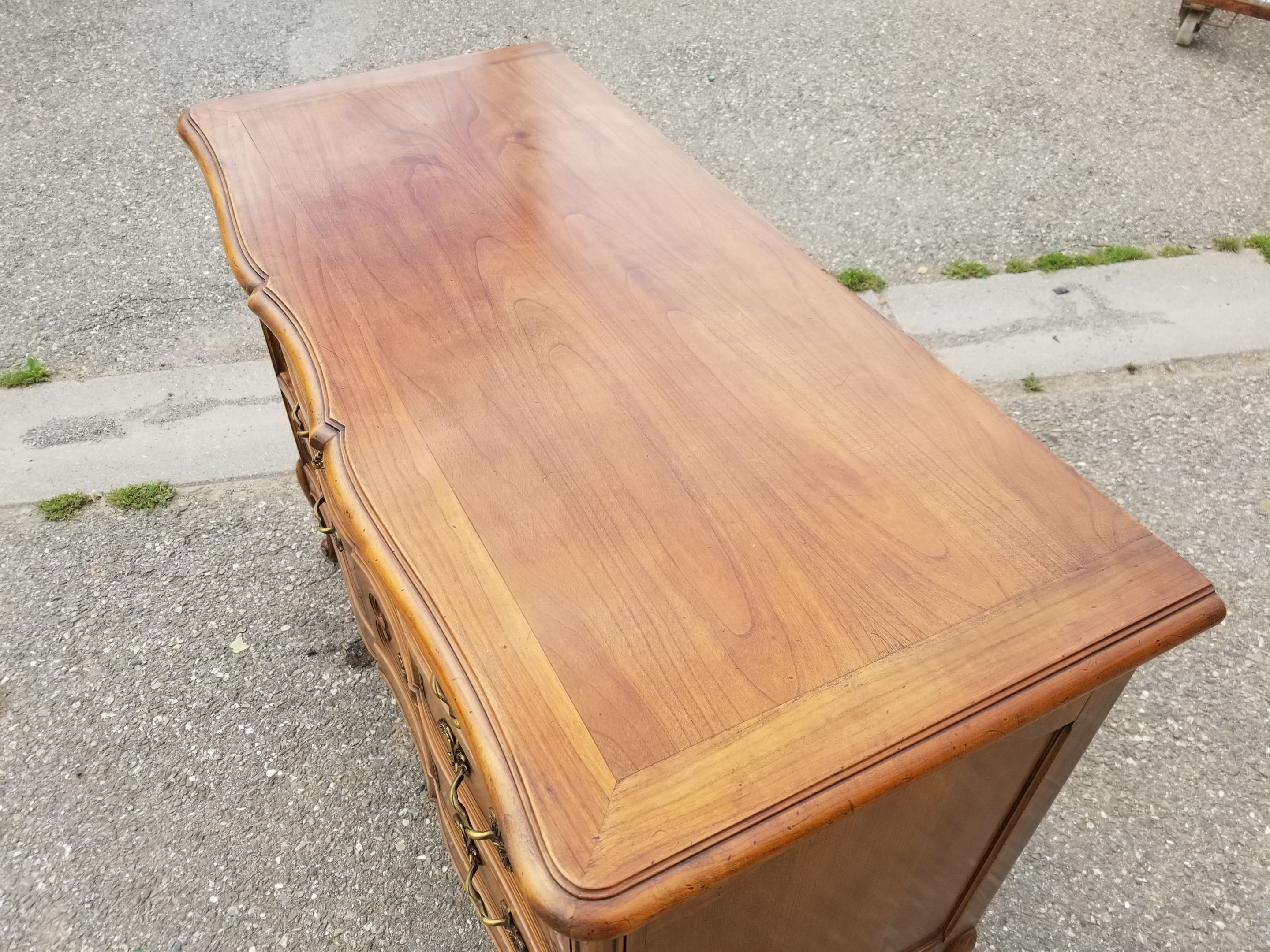 Louis XV style crossbow chest of drawers 3 drawers in walnut