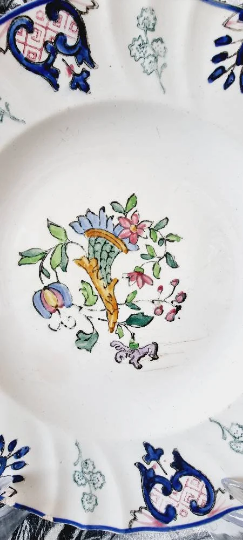 Ancienne assiette en céramique du XVIIIe siècle de Rouen France avec corne d'abondance