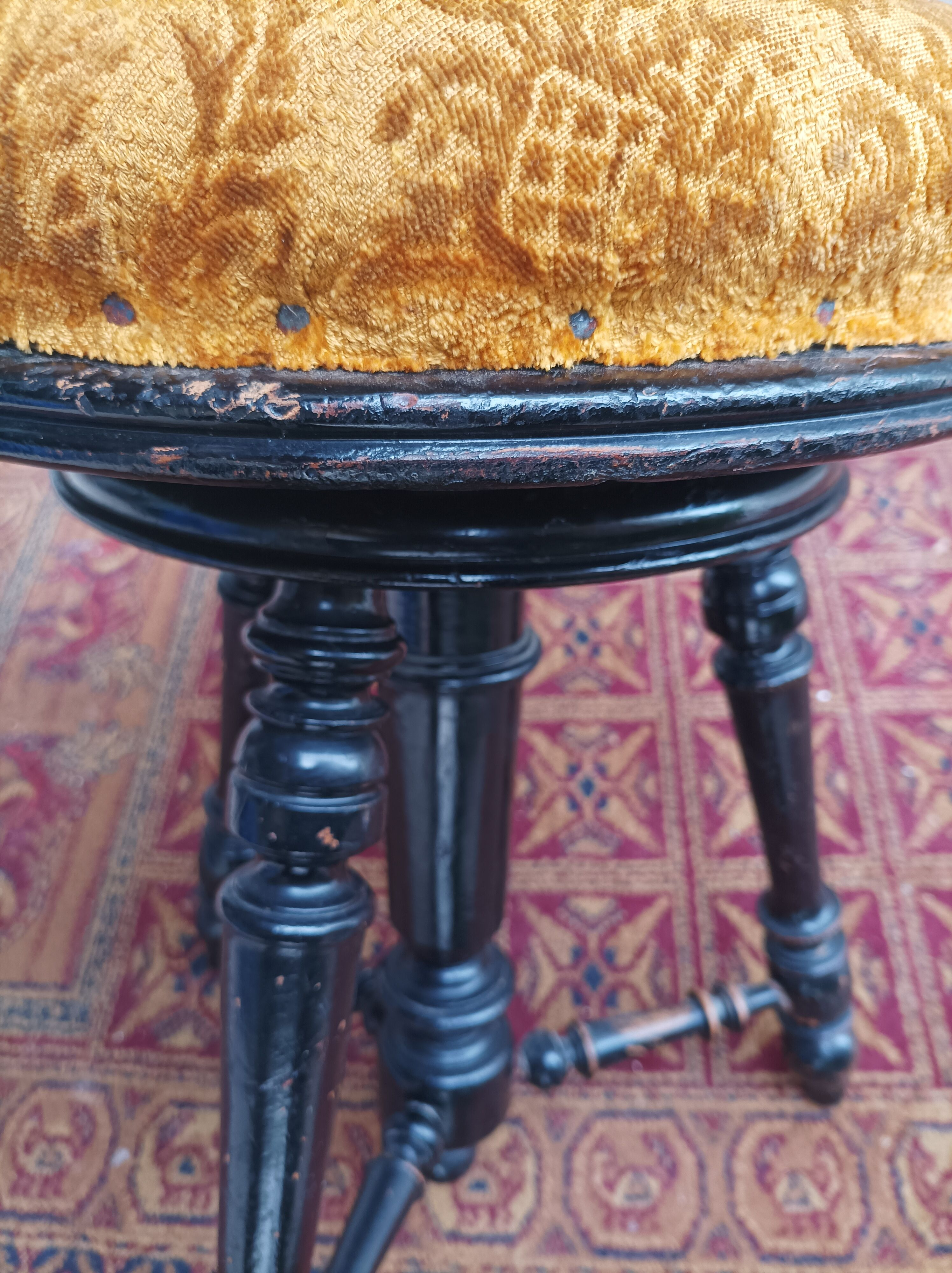 Napoleon III piano stool