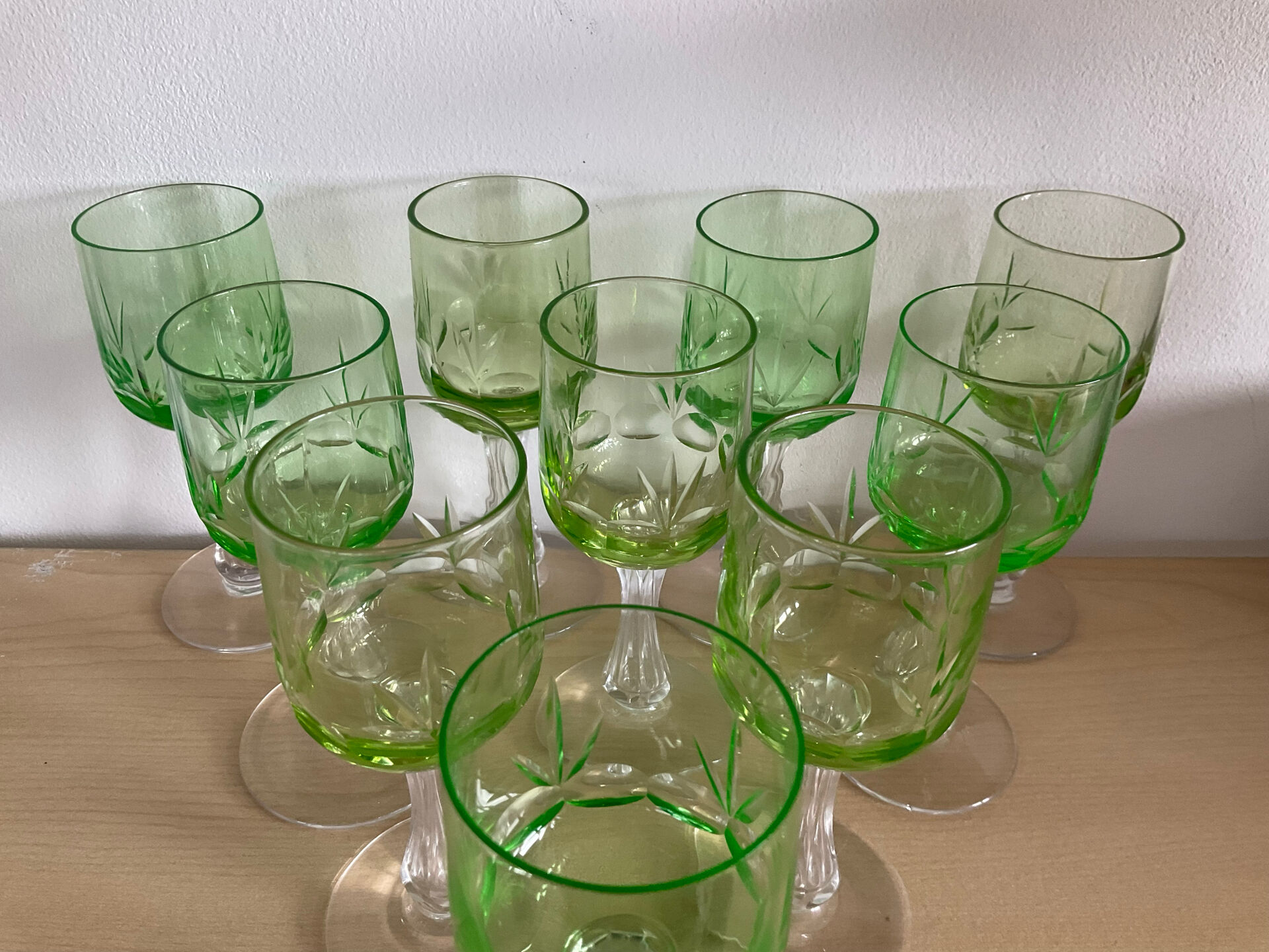 Set of 10 uraline glasses from the 1970s.