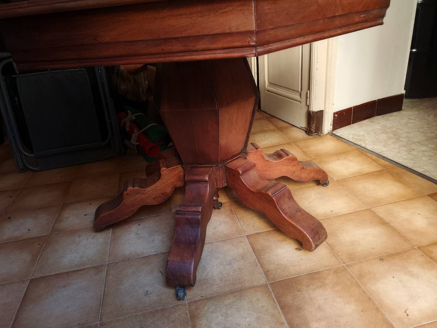 Napoleon III hexagonal extendable table