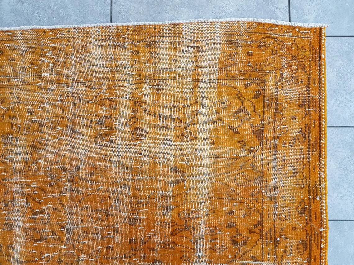 Tapis vintage orange surteint