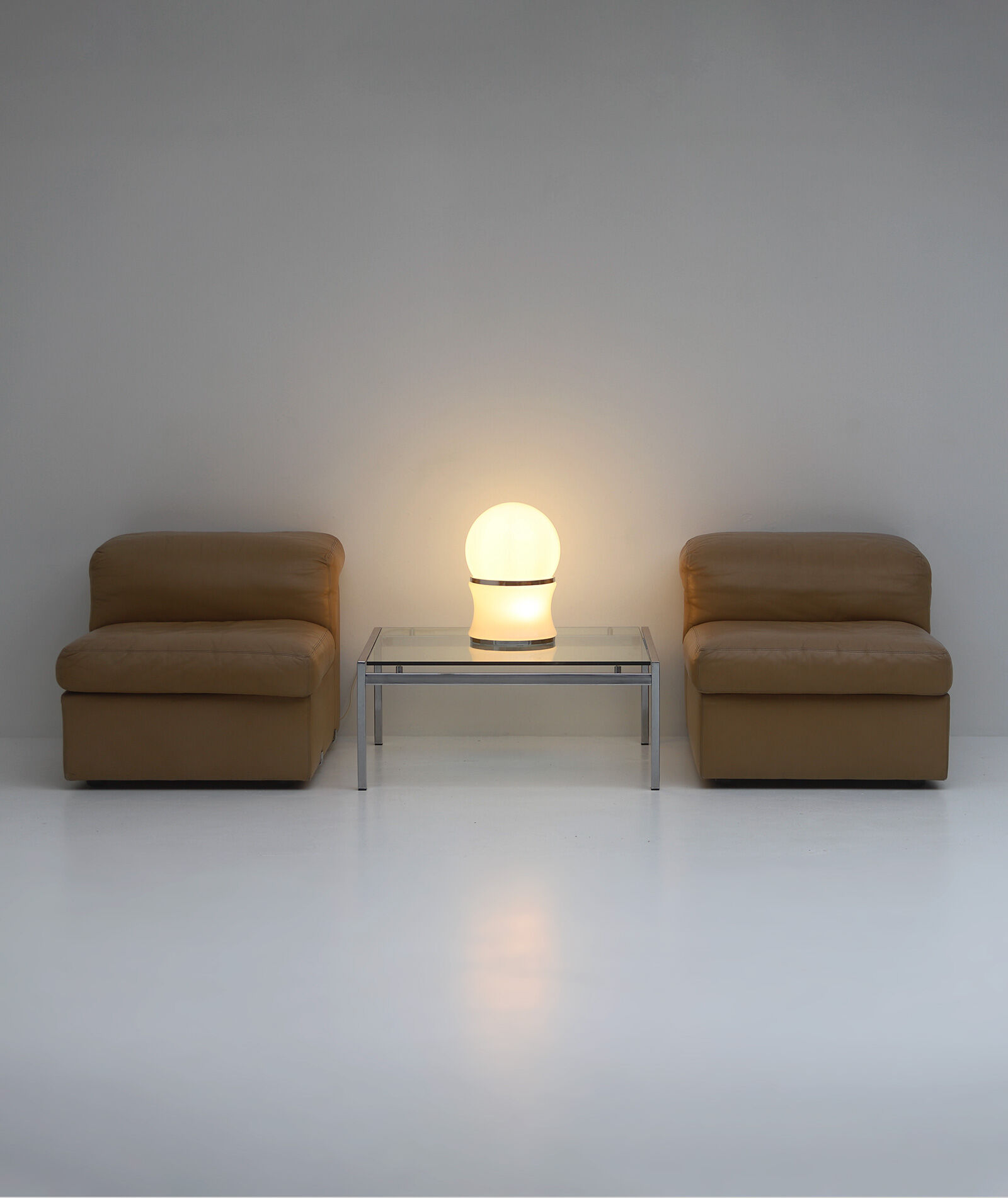 White table lamp in white opaline glass 1970s