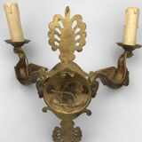 Antique bronze wall light with arm decorated with swans and palmettes in the Empire style