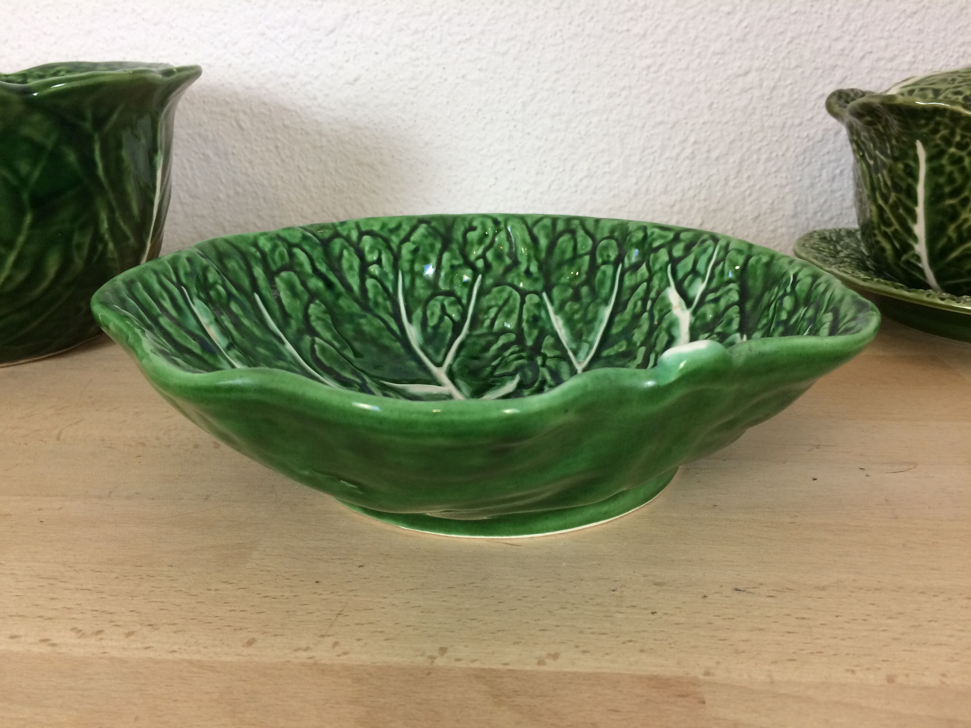 Service flat ceramic cabbages, salad bowl, soup maker