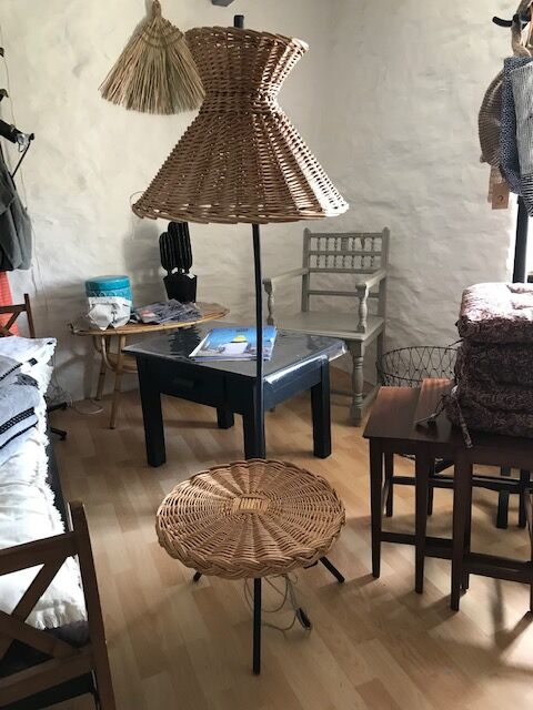 Rattan lamppost