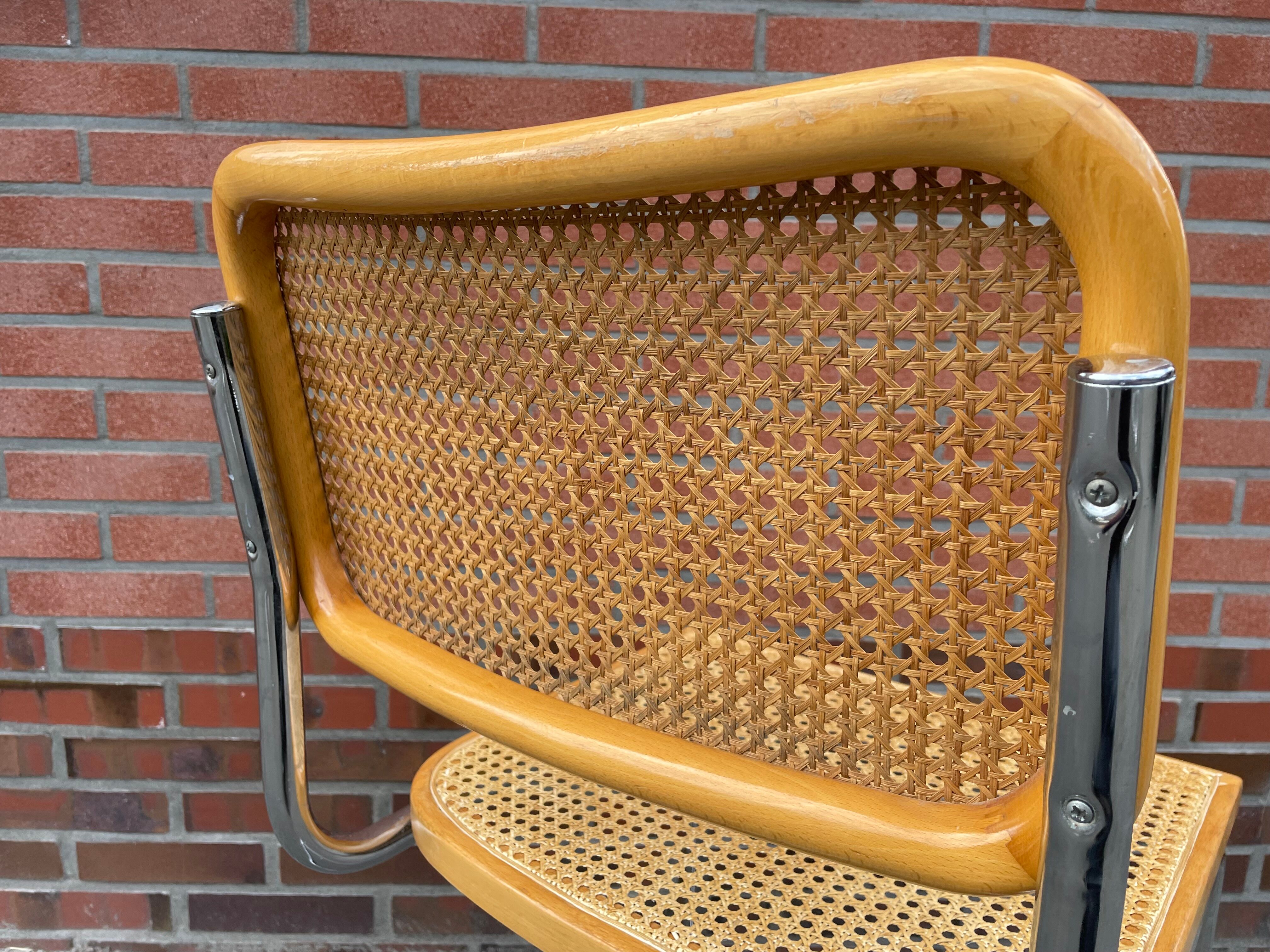 Ensemble de 4 Chaises vintage modèle Cesca B32 en chrome et bois