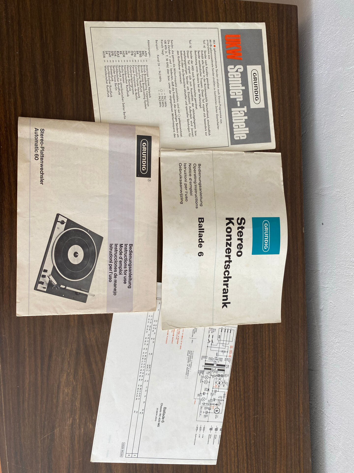 Vintage Grundig hi-fi furniture from the 60s/70s – radio & turntable interior