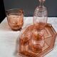 Carafe, verres et plateau en verre rose