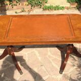 Coffee table in Cherry and magnifying glass to drown