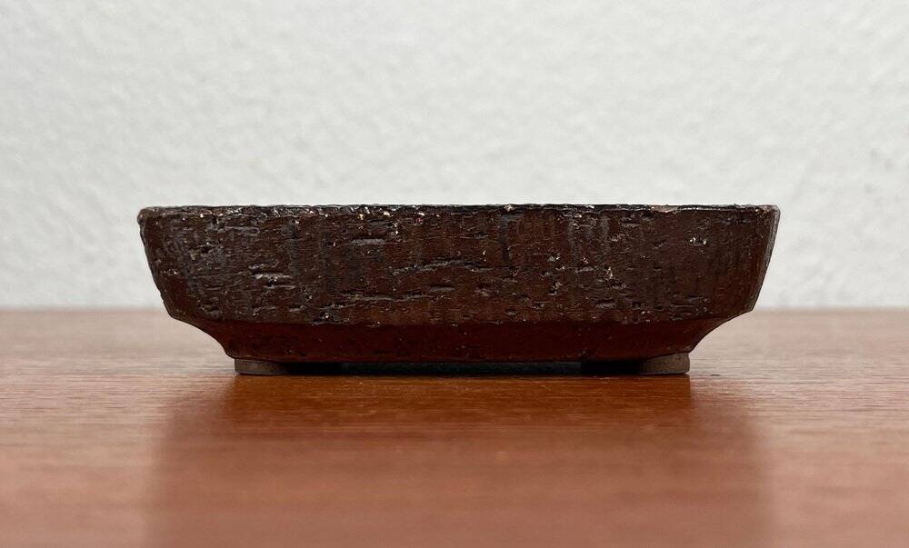 Danish studio pottery bowl from the mid-century by Jytte Trebbien and Harry Nielsen for Tusbo, 1960s.