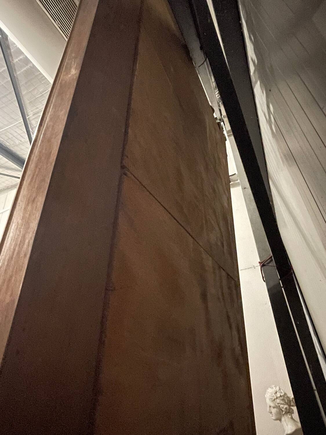 Bevelled mirror in the Henri II style made of walnut, Renaissance, late 19th century.