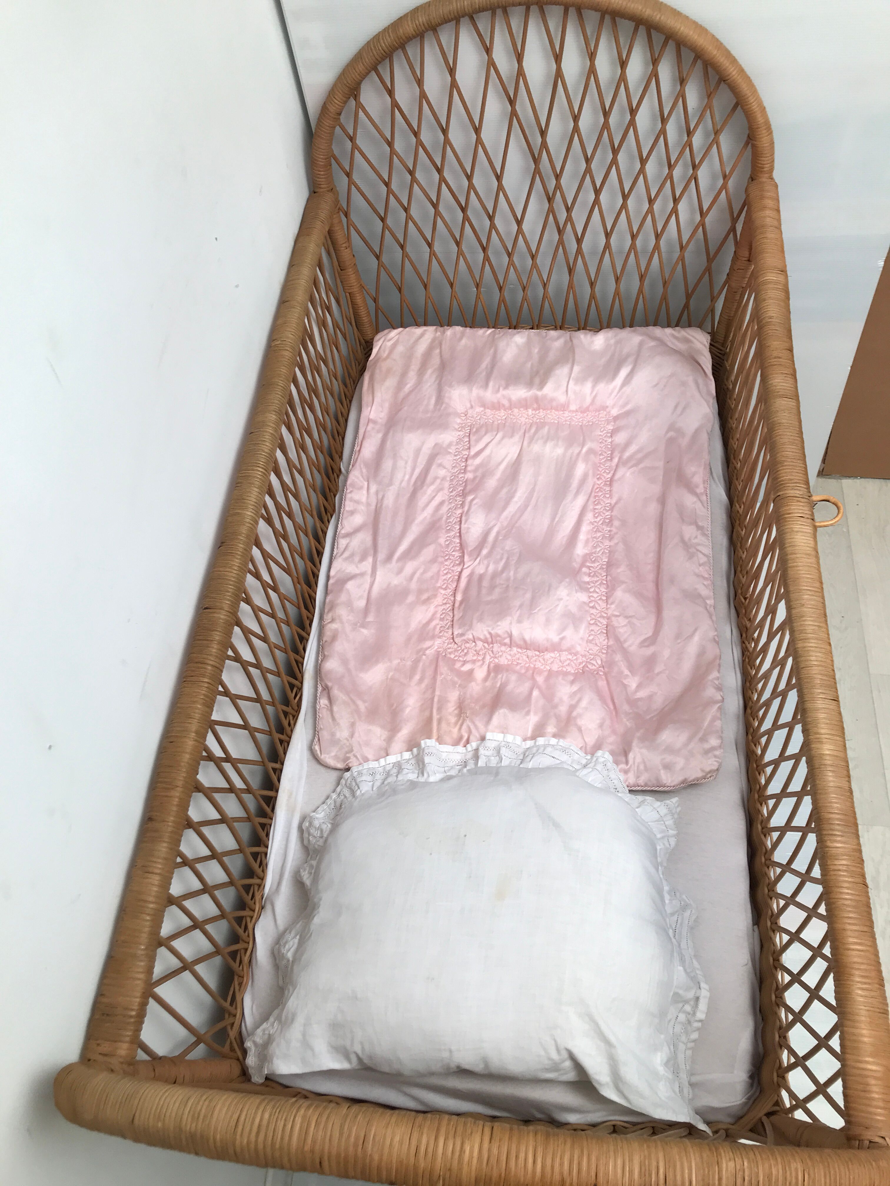 60s wicker rattan cradle bed