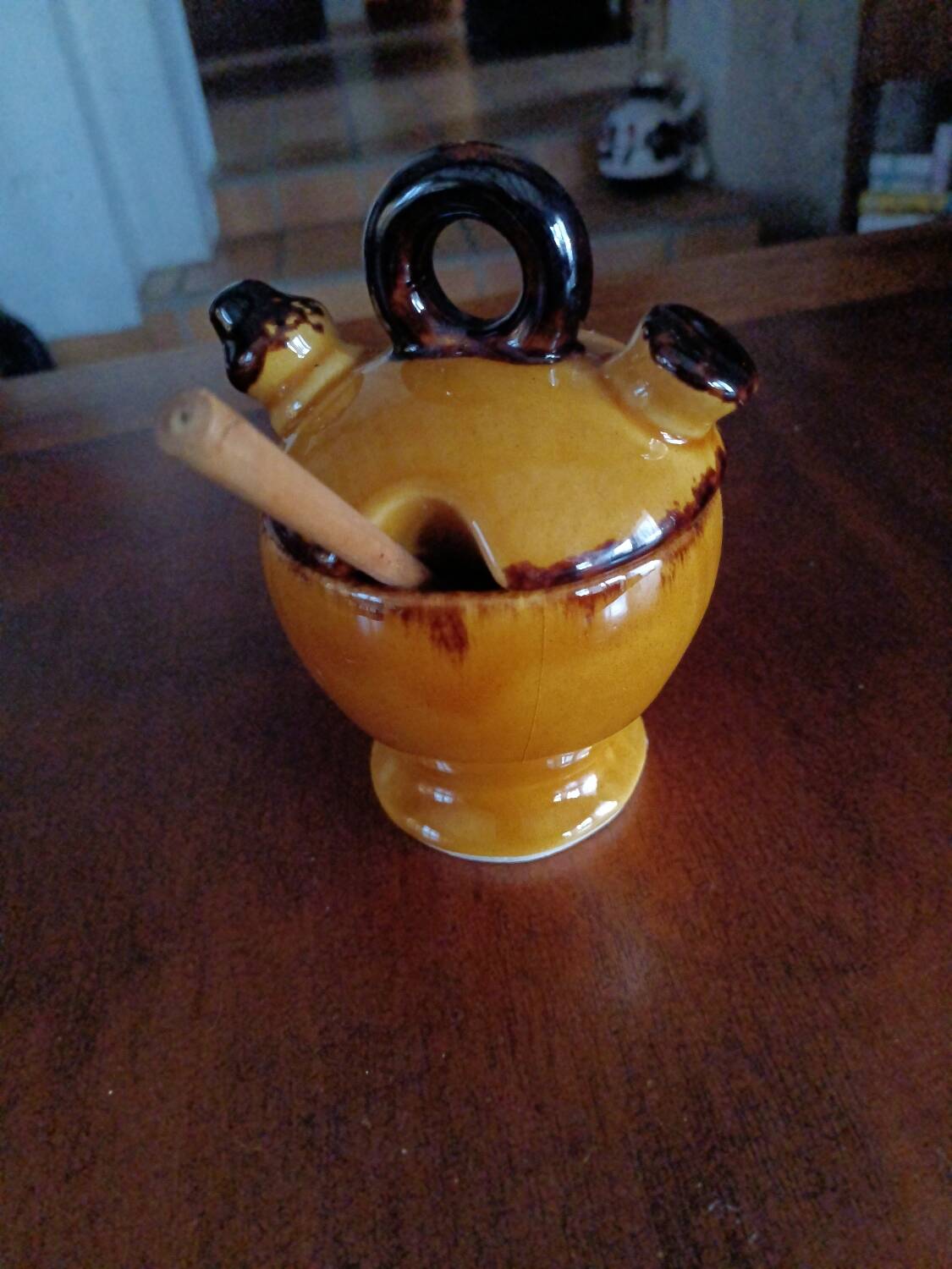 Provencal jug-style mustard pot