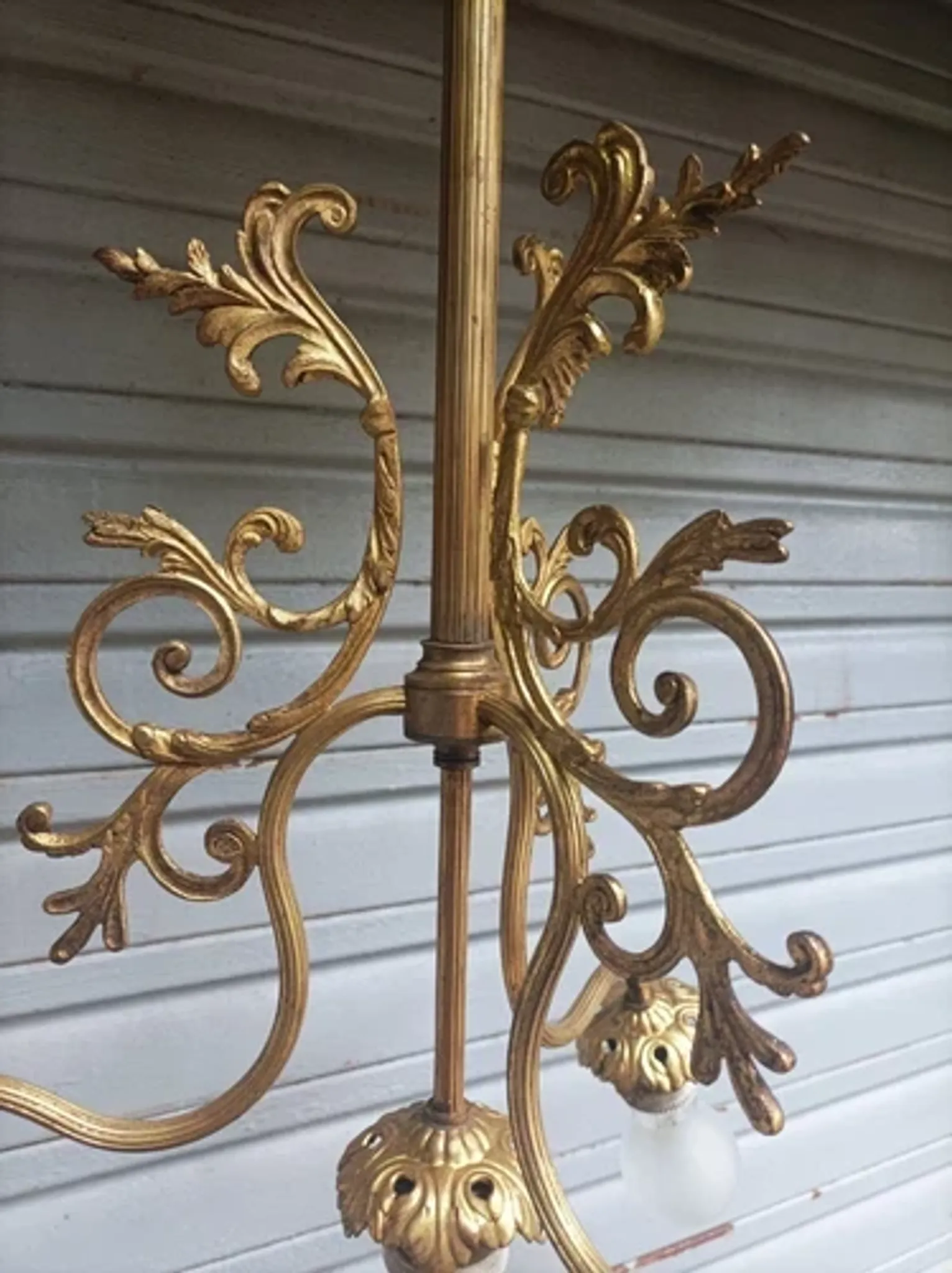 Antique 19th-century chandelier with 4 lights in gilded bronze, Napoleon III style - in working condition.