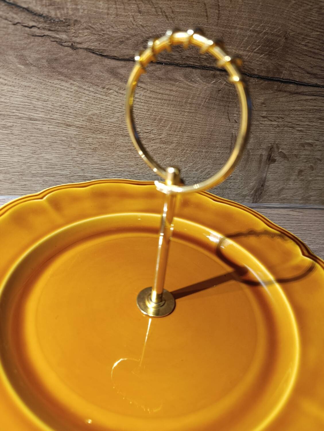 Louis XV style honey/ochre Lunéville cake stand 🍰 with handle