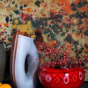 Vase tripode céramique à l'émail rouge vif vintage