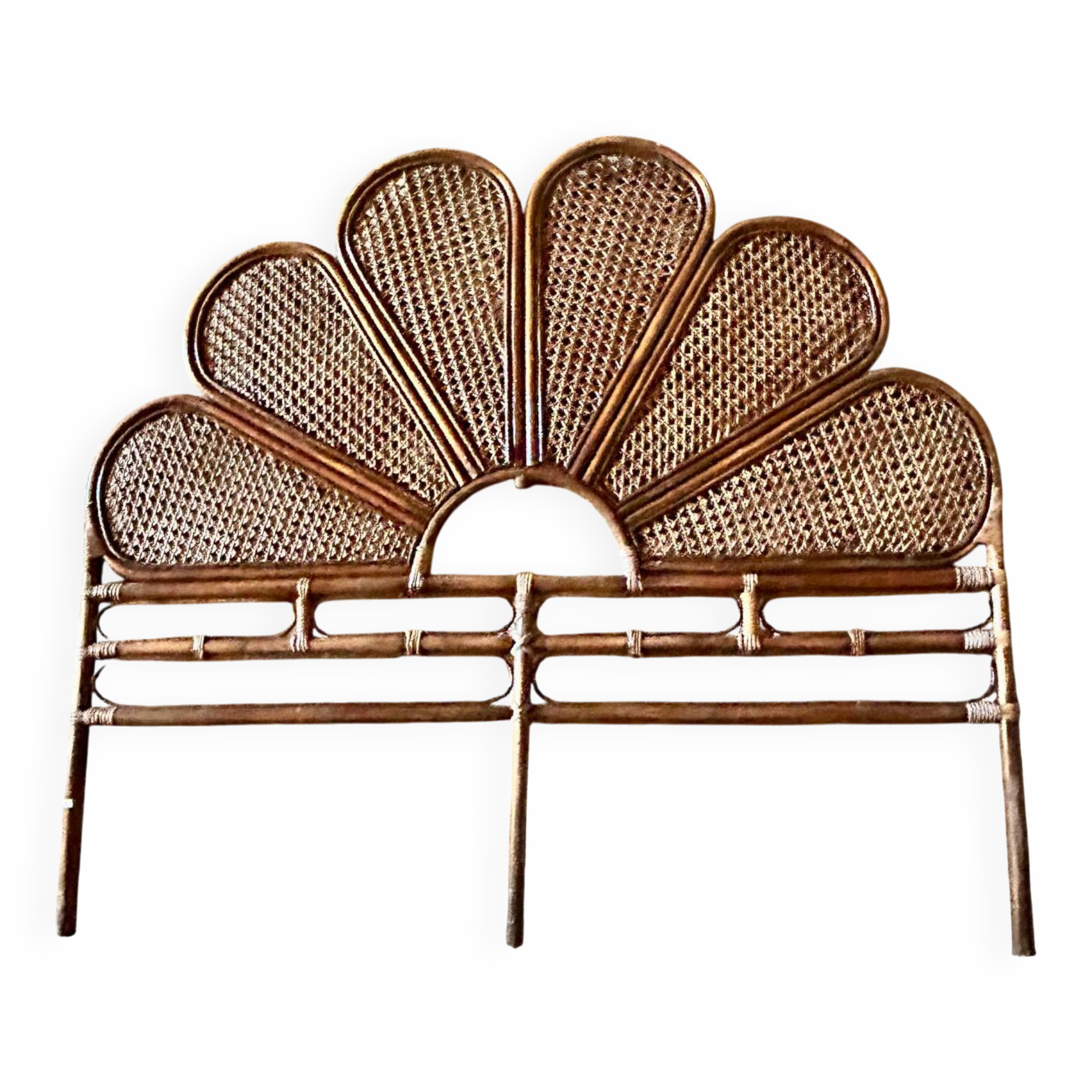Flower-shaped rattan headboard