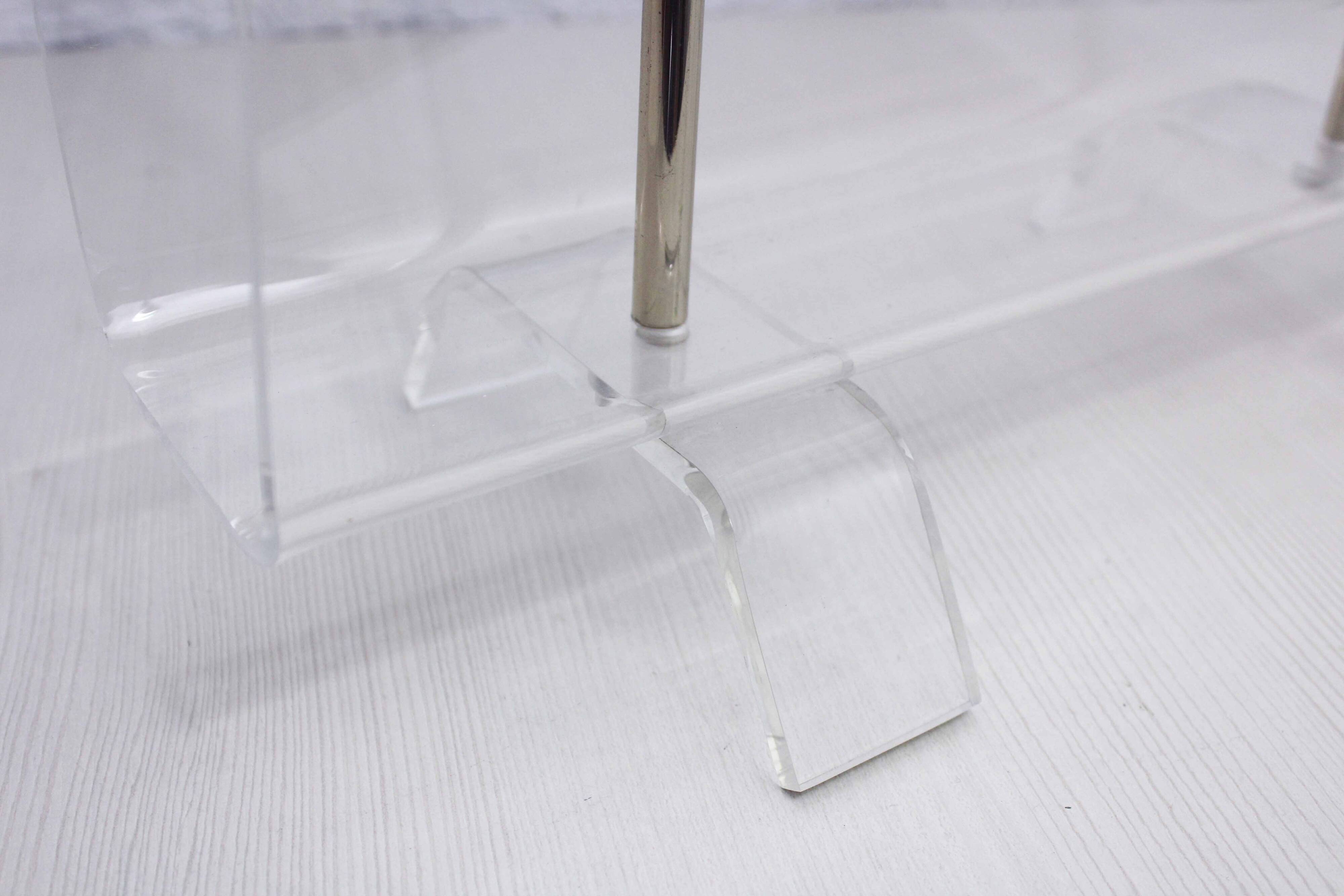 Plexiglass magazine holder