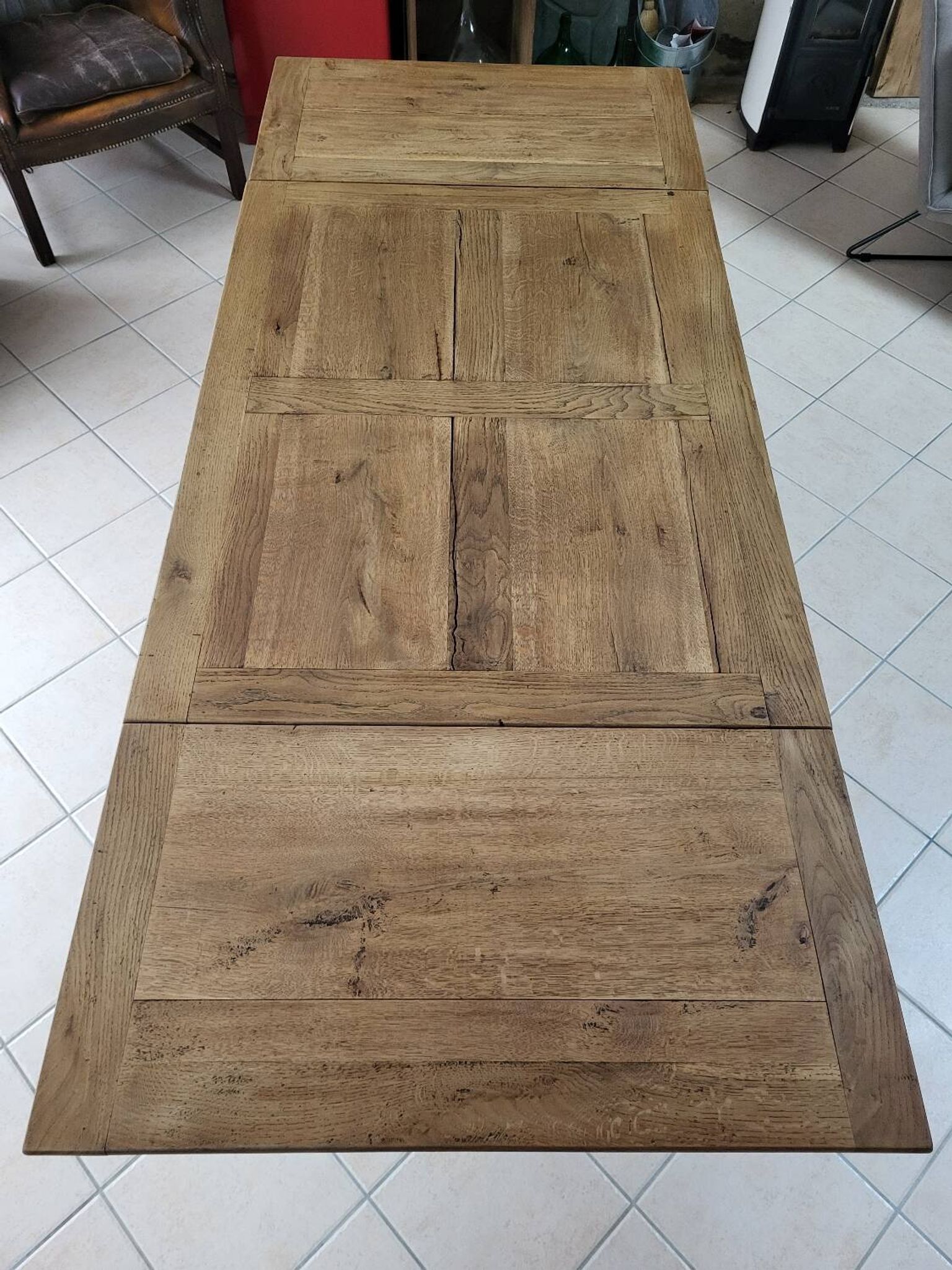 Extendable oak table