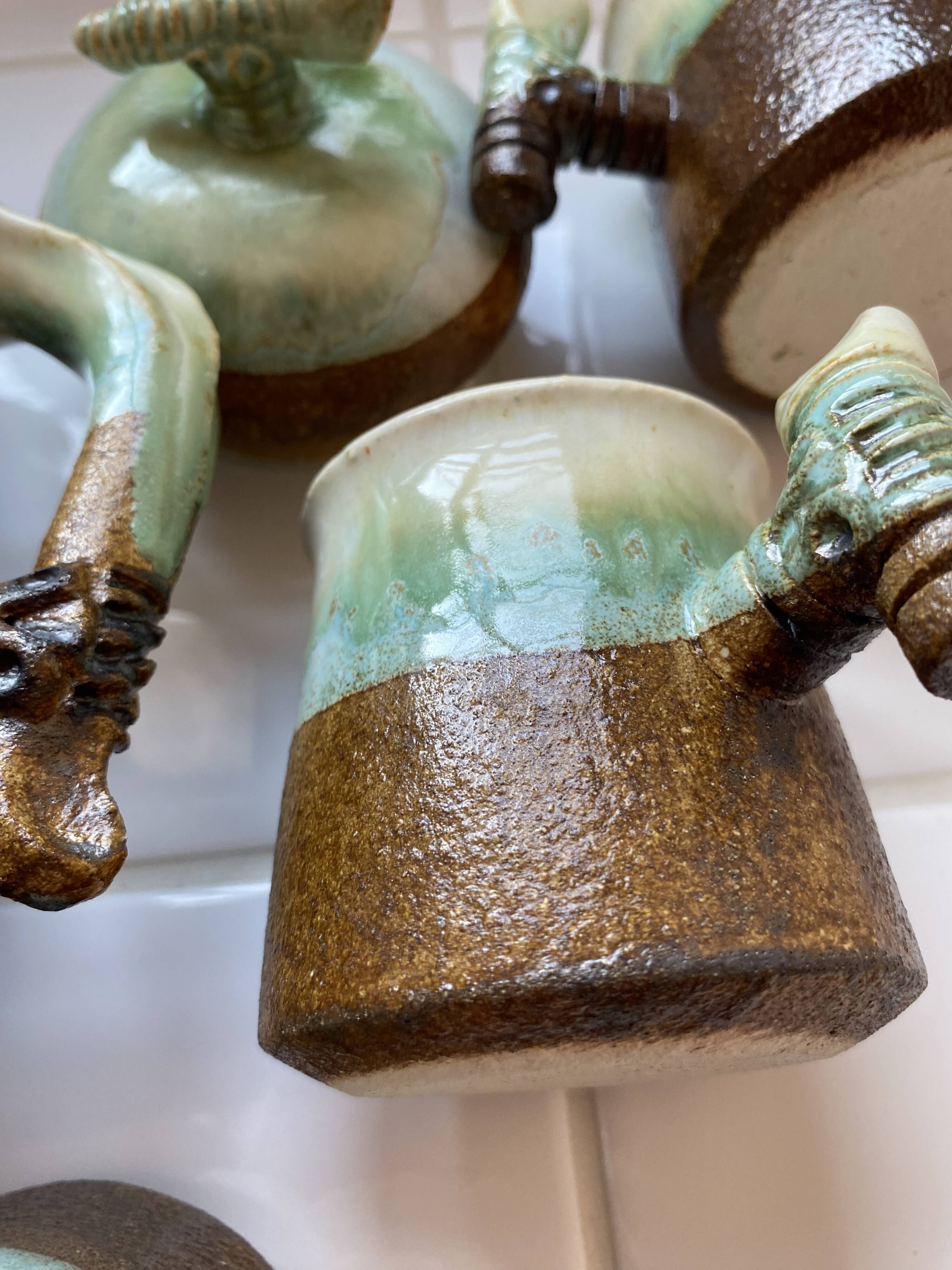 Cafetière, tasses céramiques organiques