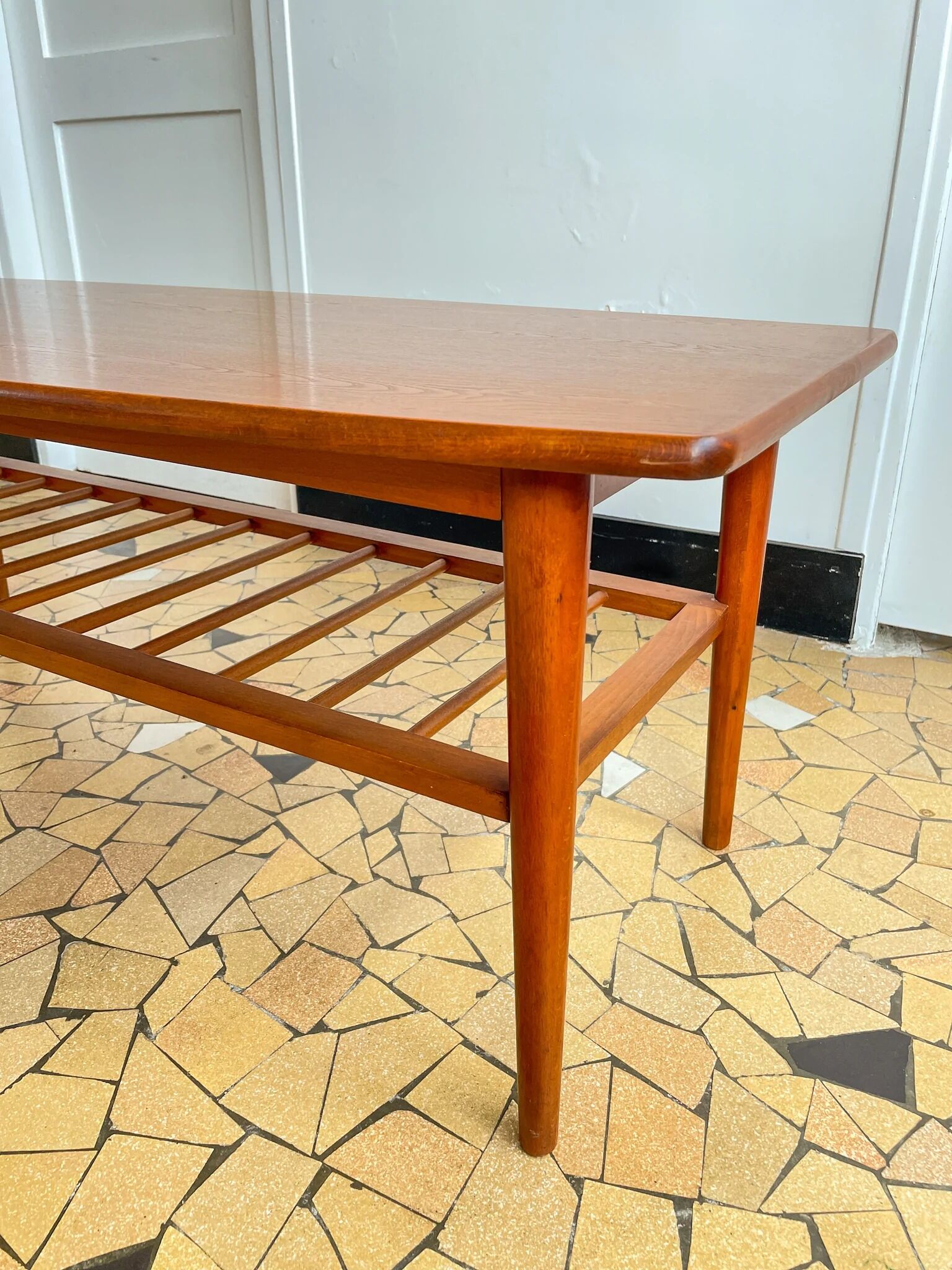 Coffee table feet spindles 120cm