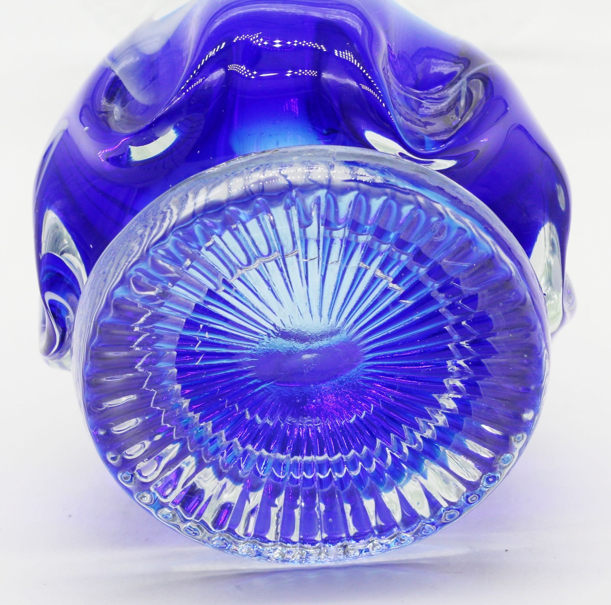 Vase en verre bleu