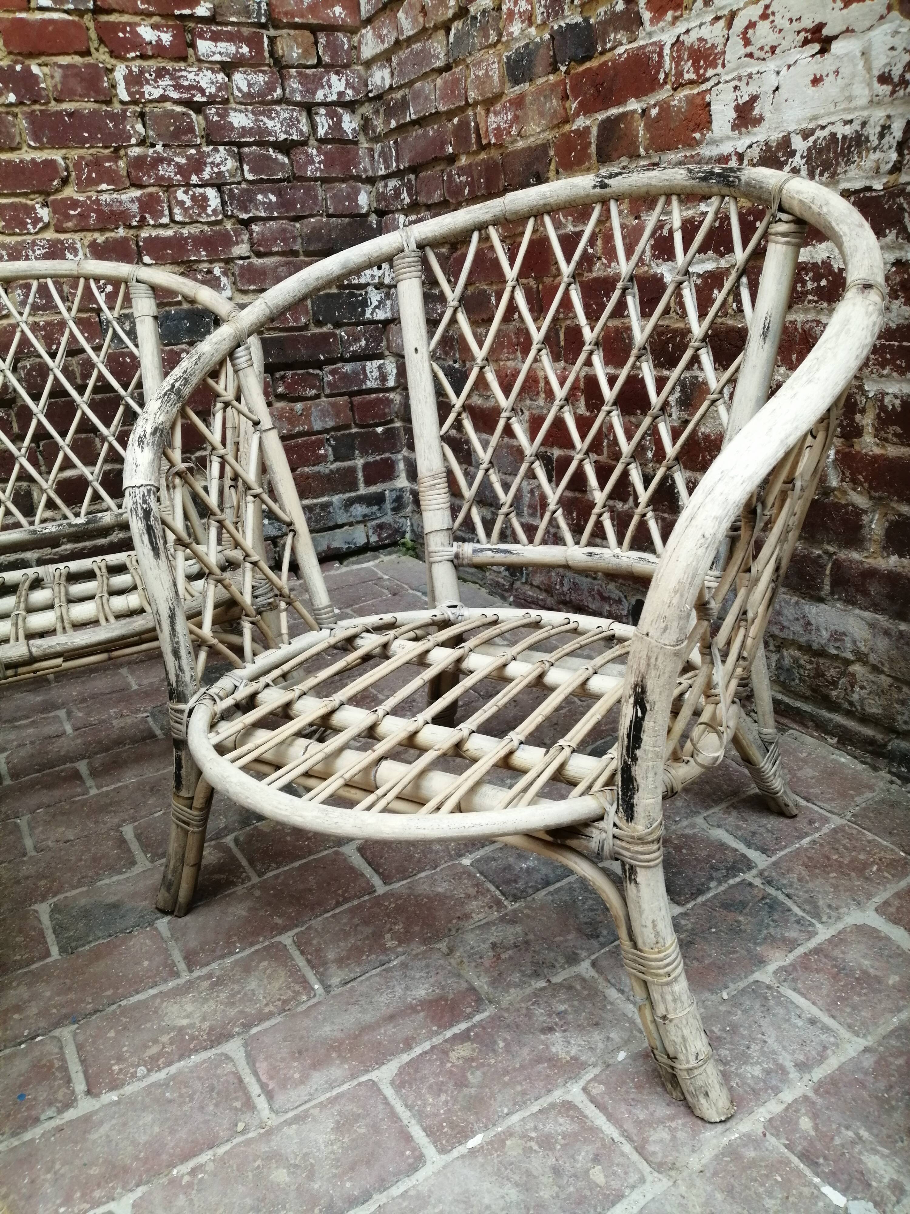 Set living room armchairs sofa, table and seamstress in vintage rattan