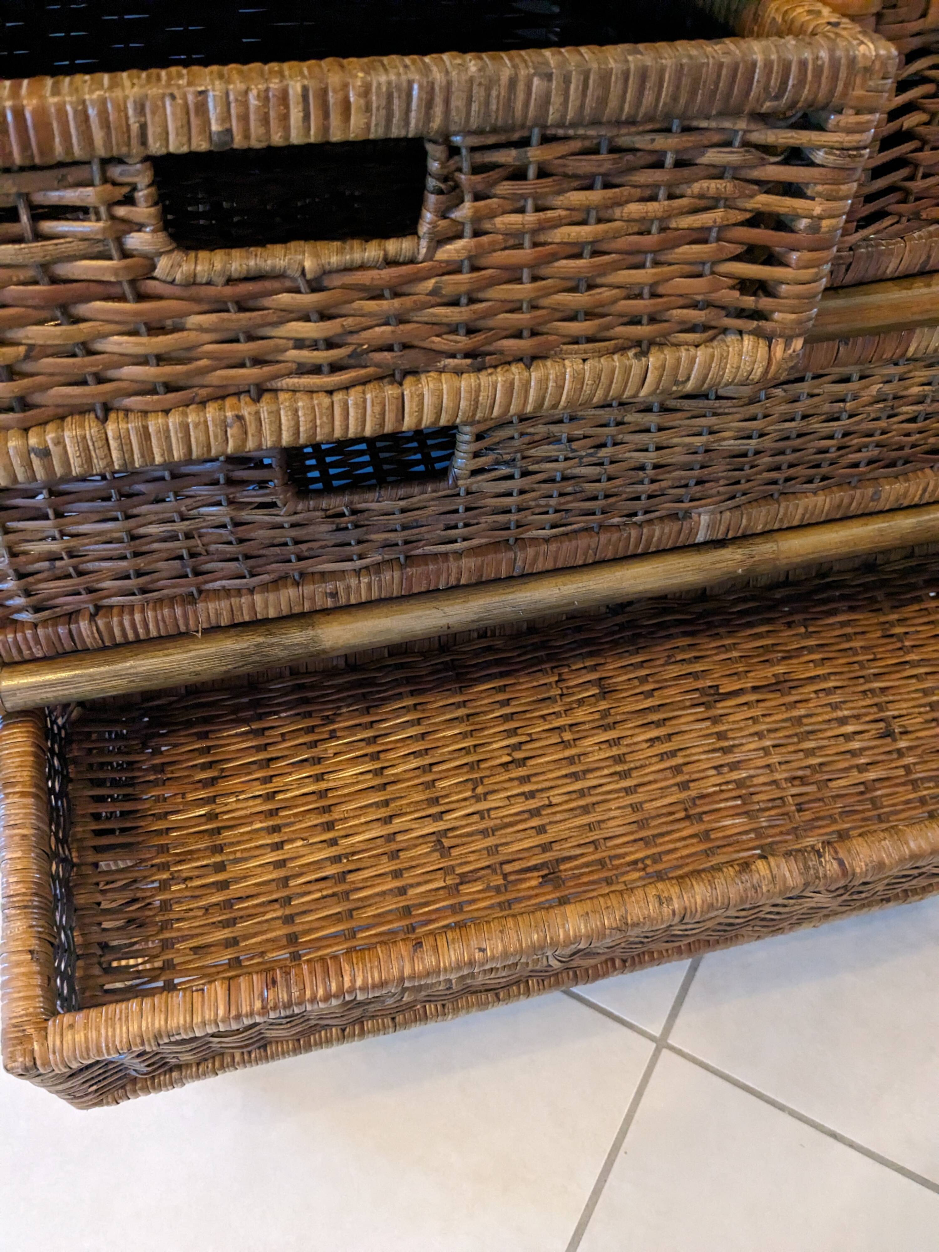 Commode vintage en rotin et osier