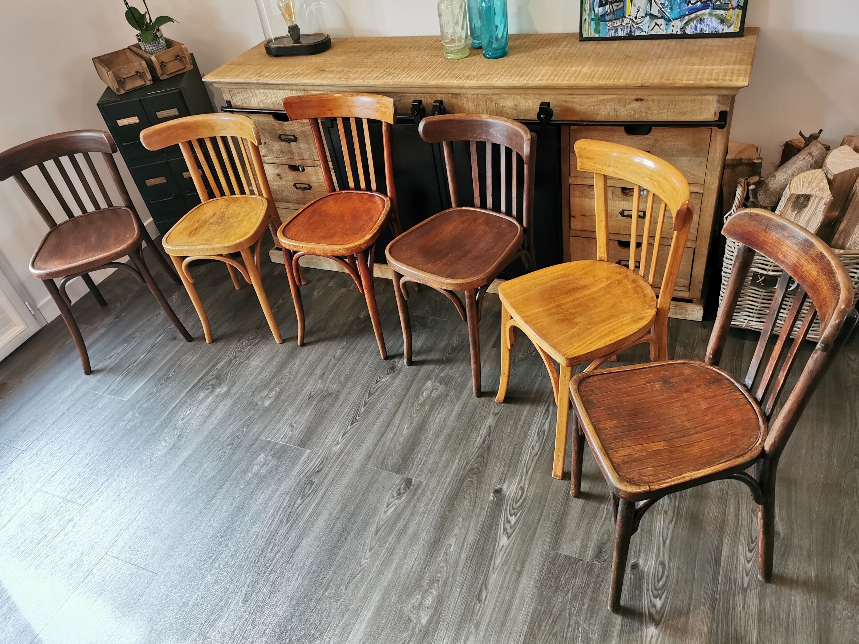 Series of 6 mismatched bistro chairs Mahieu and Luterma