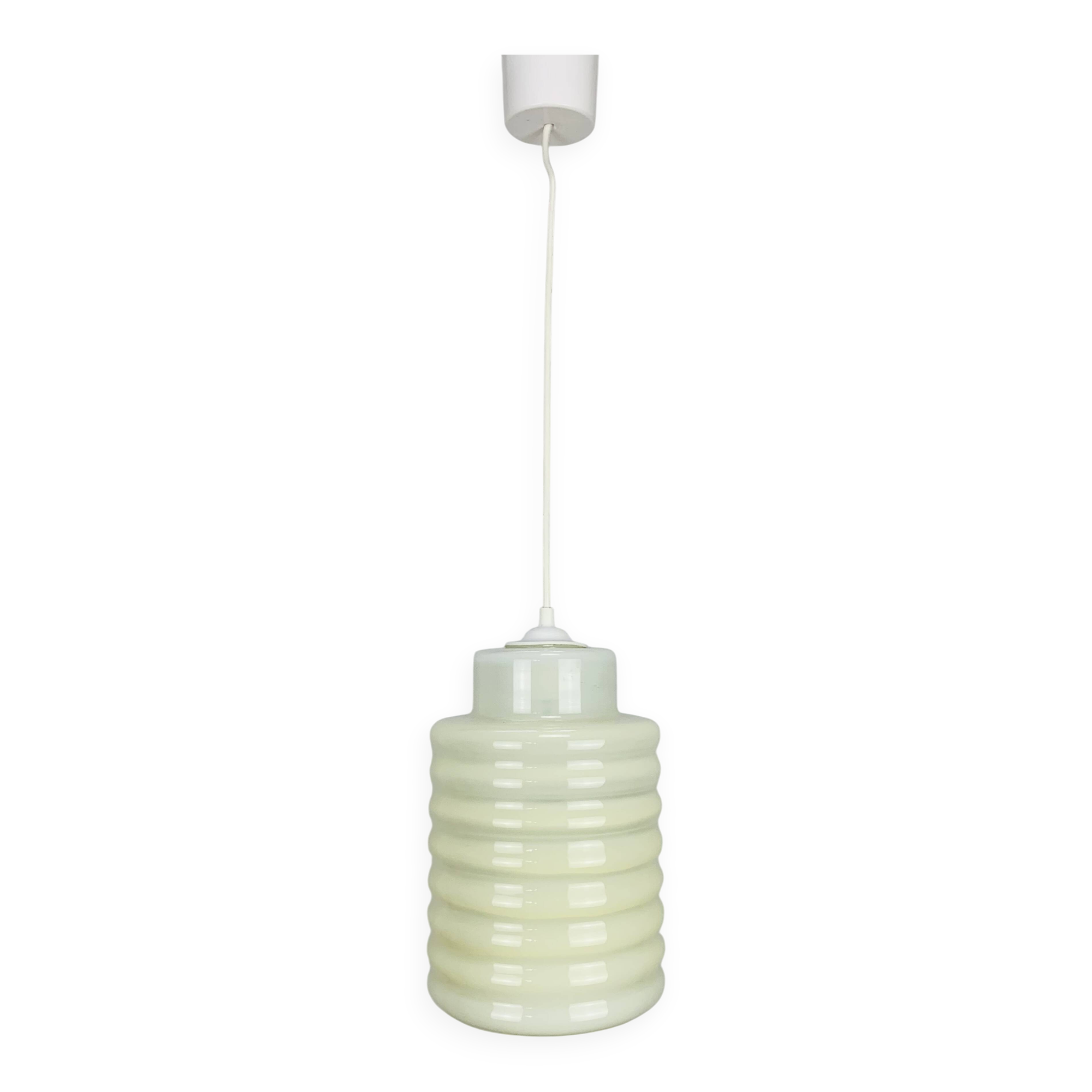 Suspension lampion opaline années 60, vintage