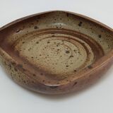 Plat à haut bord en grès pyrité par Charles Gaudry