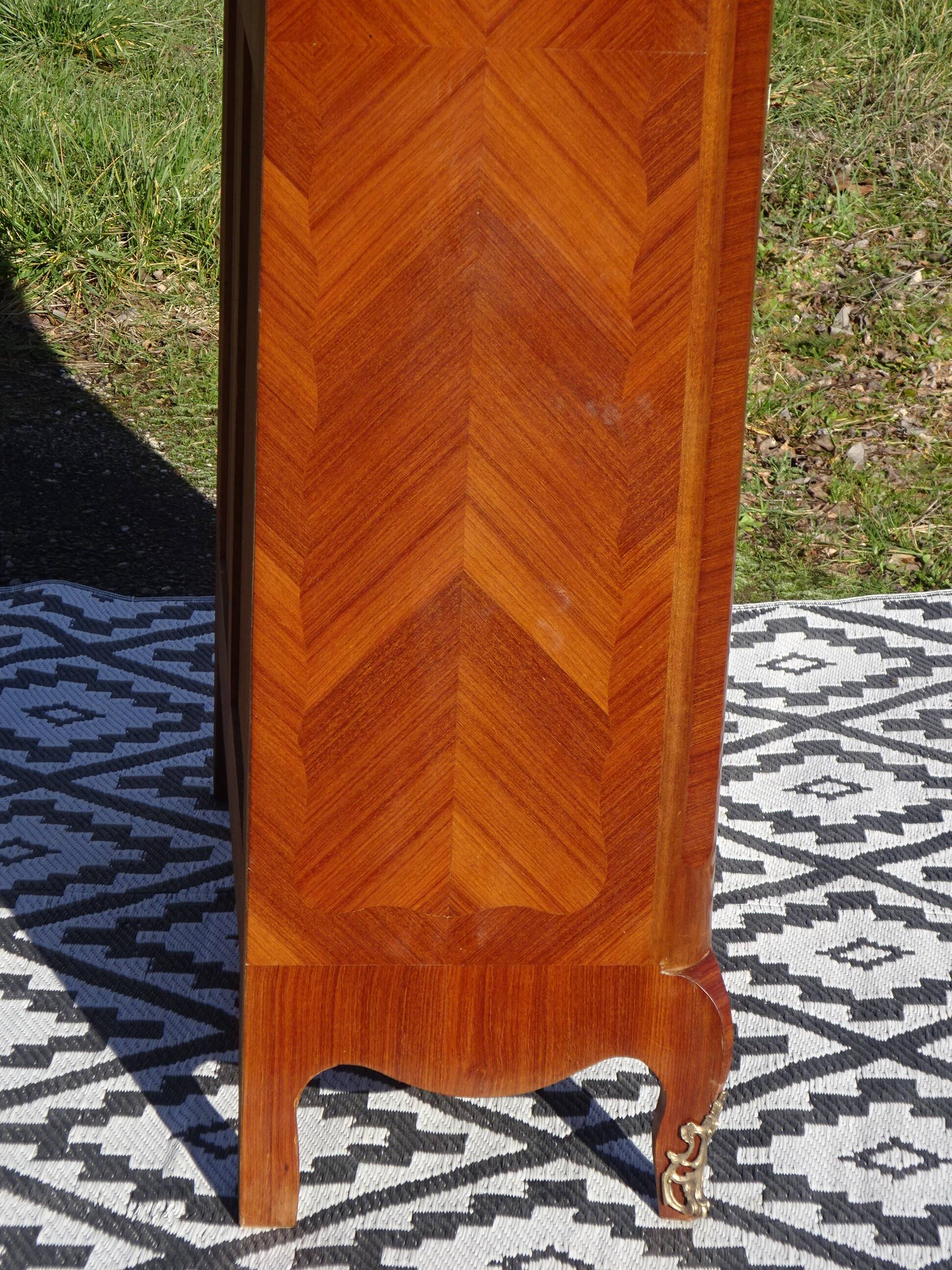 Glass library with rosewood marquetry in the Louis XV style.