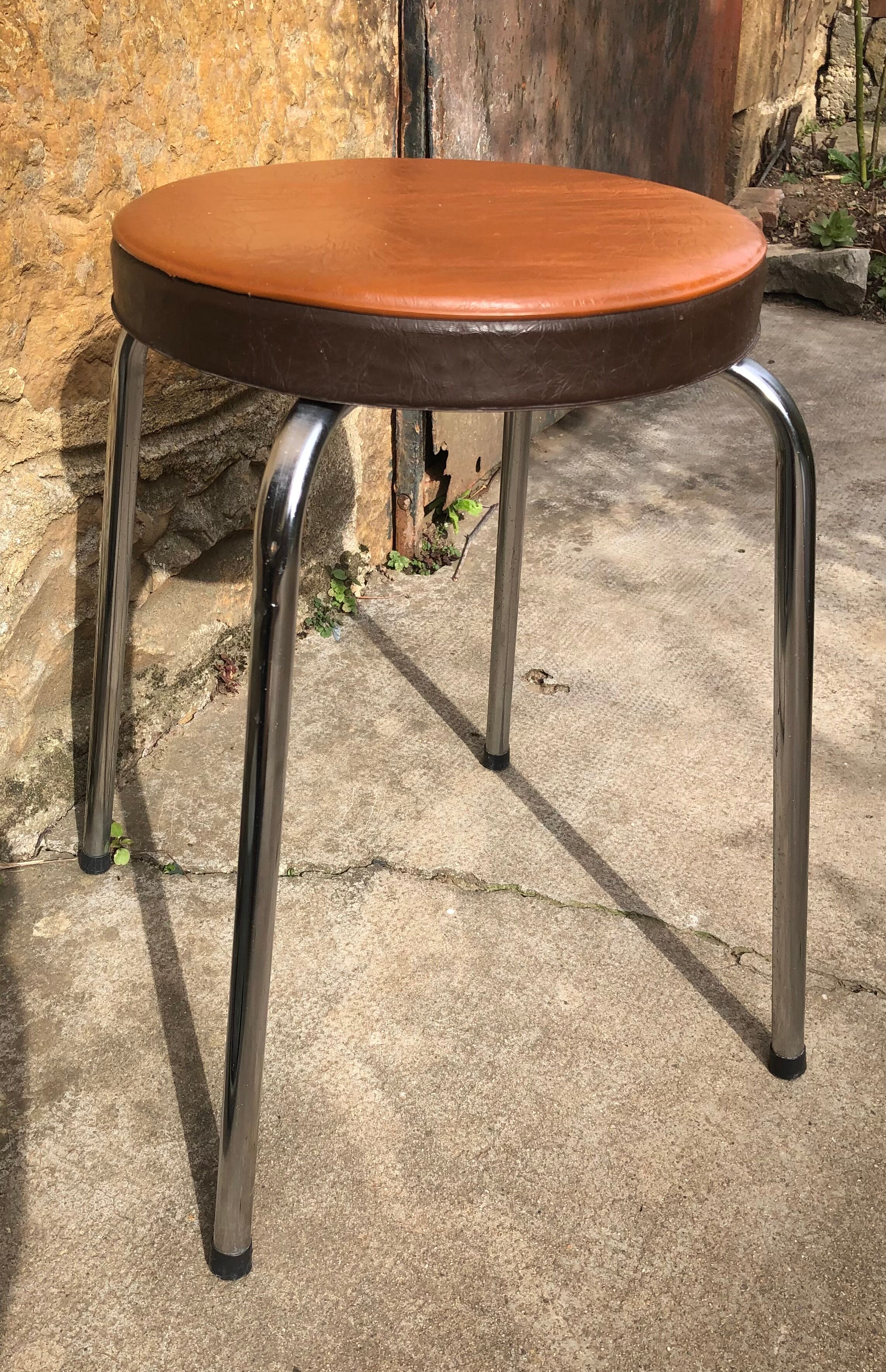 Skai stool