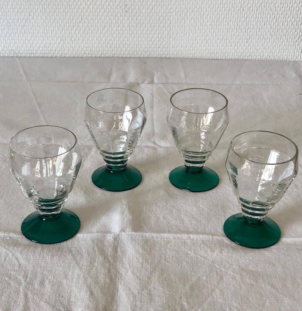 Lot de 4 verres à vin doux années 30