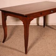 Louis XV table in oak, late 18th century.