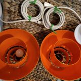2 suspensions oranges Solar minosl par K. Kewo